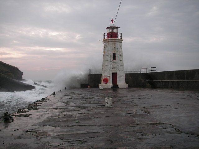 Lybster_Lighthouse_-_geograph.org.uk_-_324798.jpg