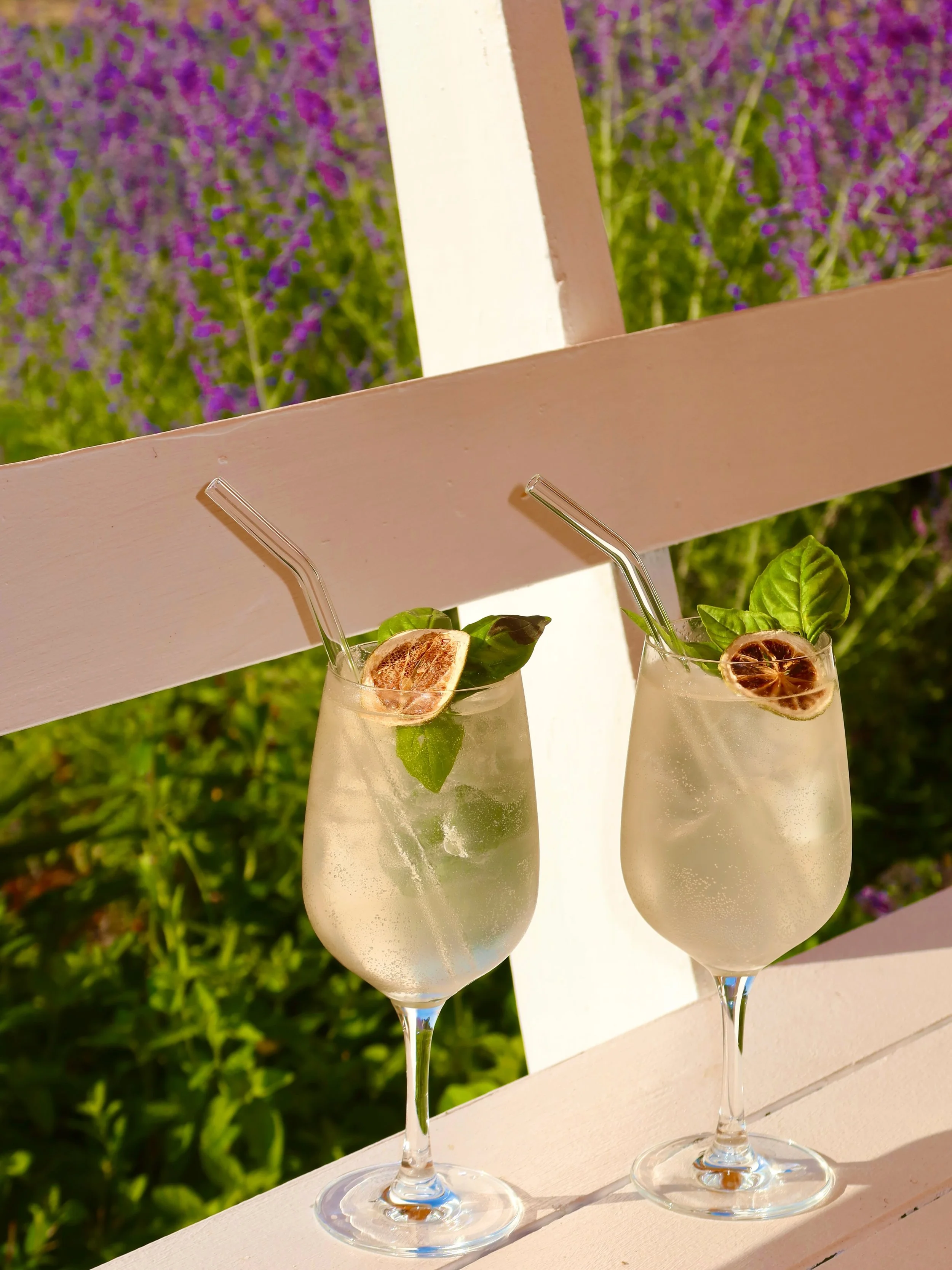 When the garden helps with more than just the garnish 🌿 Basil-infused vodka recipe testing has been in the works&hellip; and this one might be worth the wait. 🍅🍸

#hamptons #GardenToGlass #SummerCocktails #CocktailRecipe #HamptonsHosting