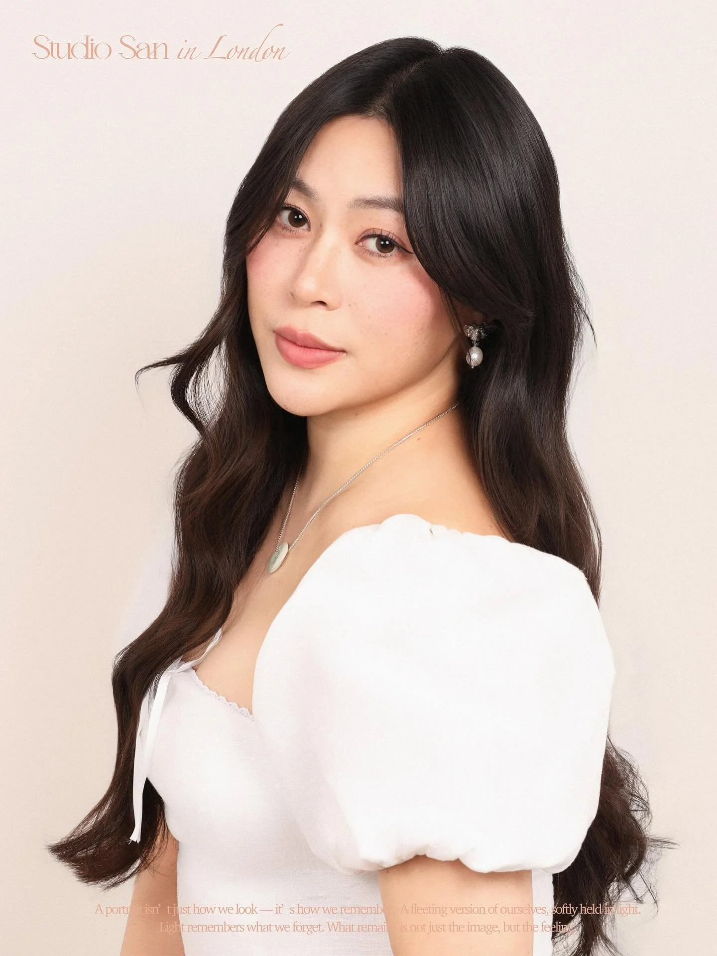 She came for a LinkedIn profile photo, but she wore such a pretty dress that I had to take a full-body shot as well!🤍