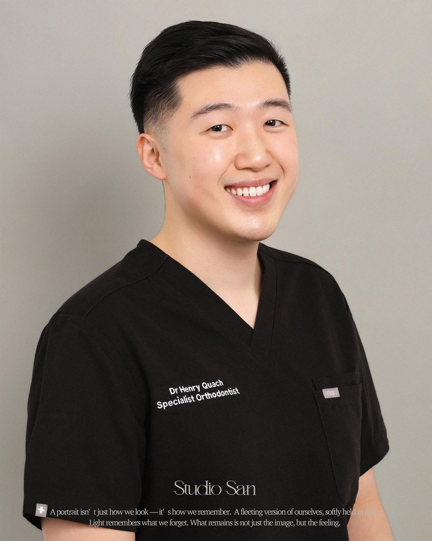 With his bright smile and perfect teeth, it&rsquo;s no surprise he&rsquo;s an orthodontist😄 I was happy to take a professional headshot to highlight his eexpertise.