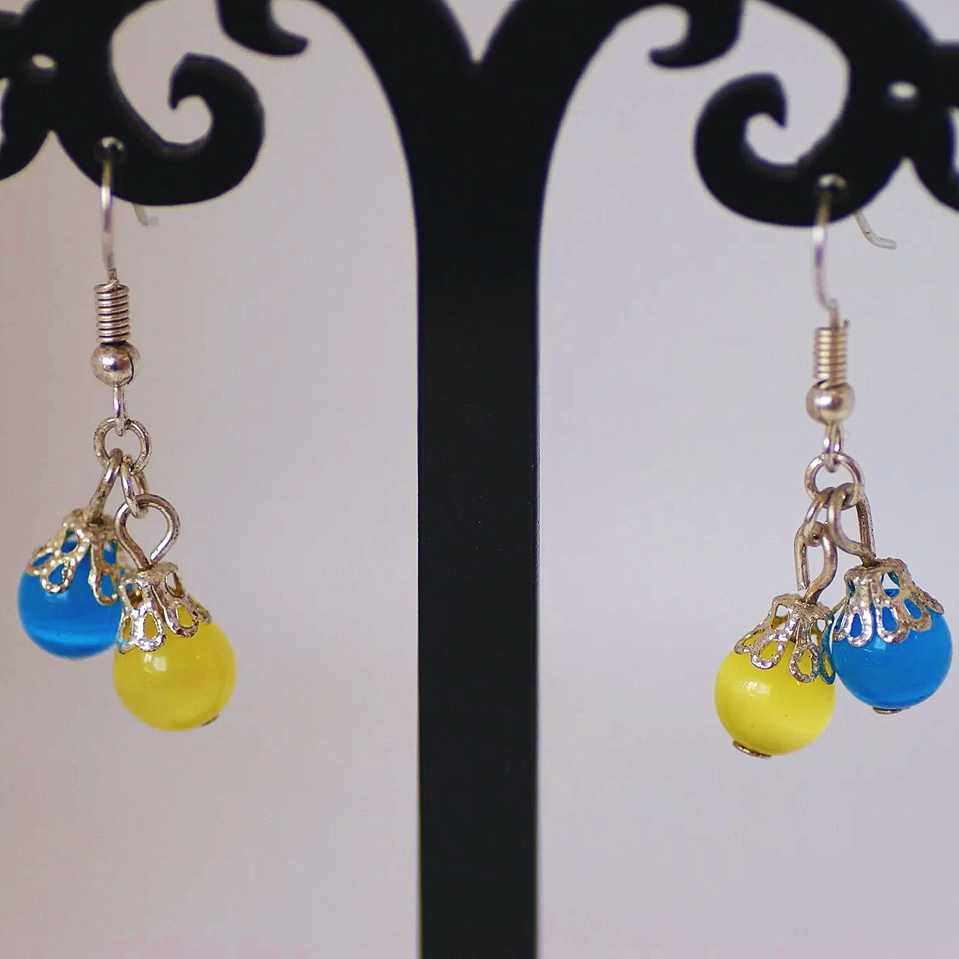 Blue%2B%2526%2Byellow%2Bbeads%2Bfront.png