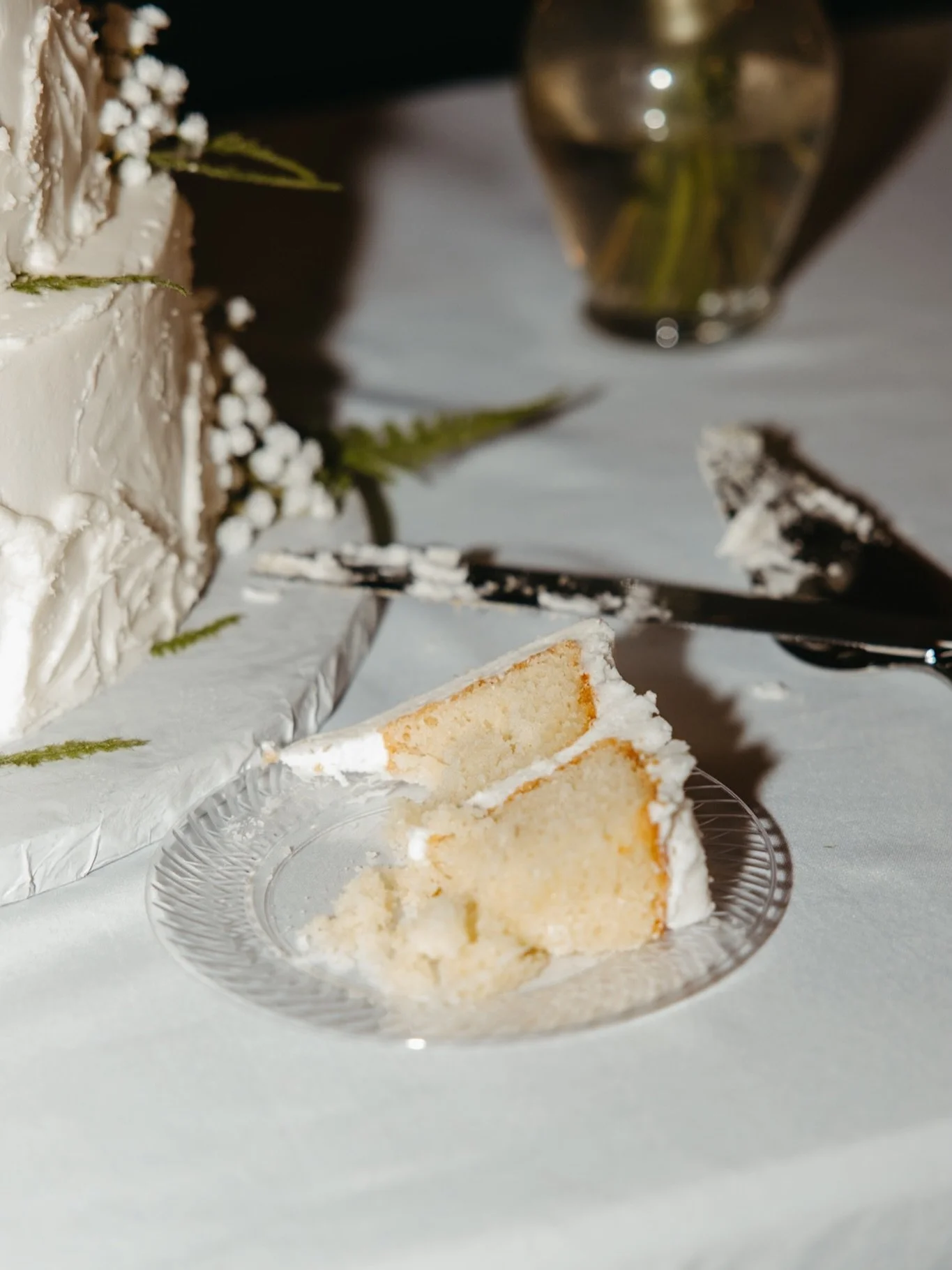 It&rsquo;s a PARTY with the Mobleys! 

Venue: @hanover_reserveweddings_events 
Florals: Gray the Florist
Cake: Family Friend 
DJ: @djdavidmcfaddenmusic 
Dress: Amara Bridal (permanently closed)
Shoes: @converse
Hair: Morgan Renae Hair (Jessica) 
Tabl