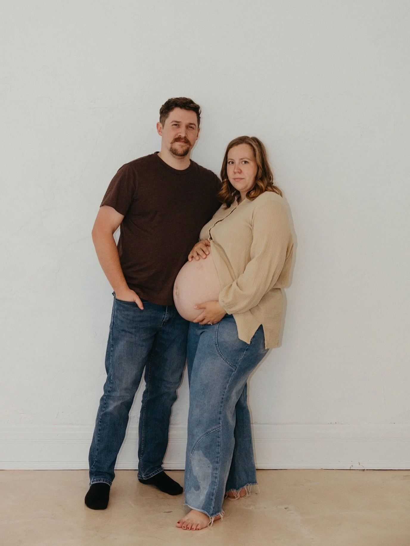Finally posting one of my favorite maternity sessions from 2025 

Sweet baby Nora made her debut shortly after this session 🥰🥹 

Used The Cedar at @blackcedarstudios