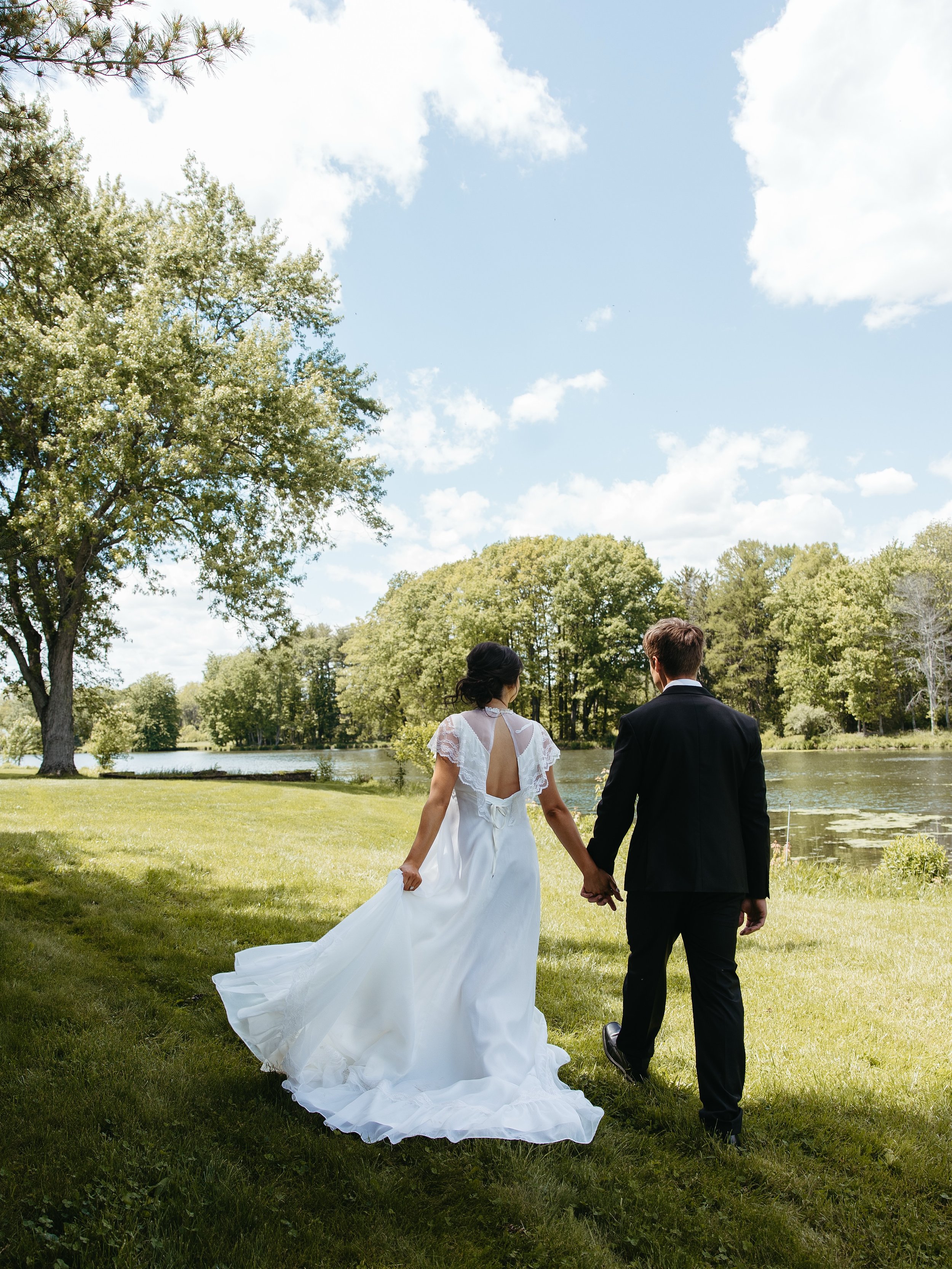Taking a moment for Chloe + Chance 

Host: @thesimpleshotss , Ellie 
Venue: @historicwhiteoakfarm 
Florals: @petaland_stem 
Food: @chipotle 
Content: @pastelpost.co 
Tote Bags + Tees: @shop.theave 
Banner: @flourishbymaggie 
Invites: @dlugolecki.desi
