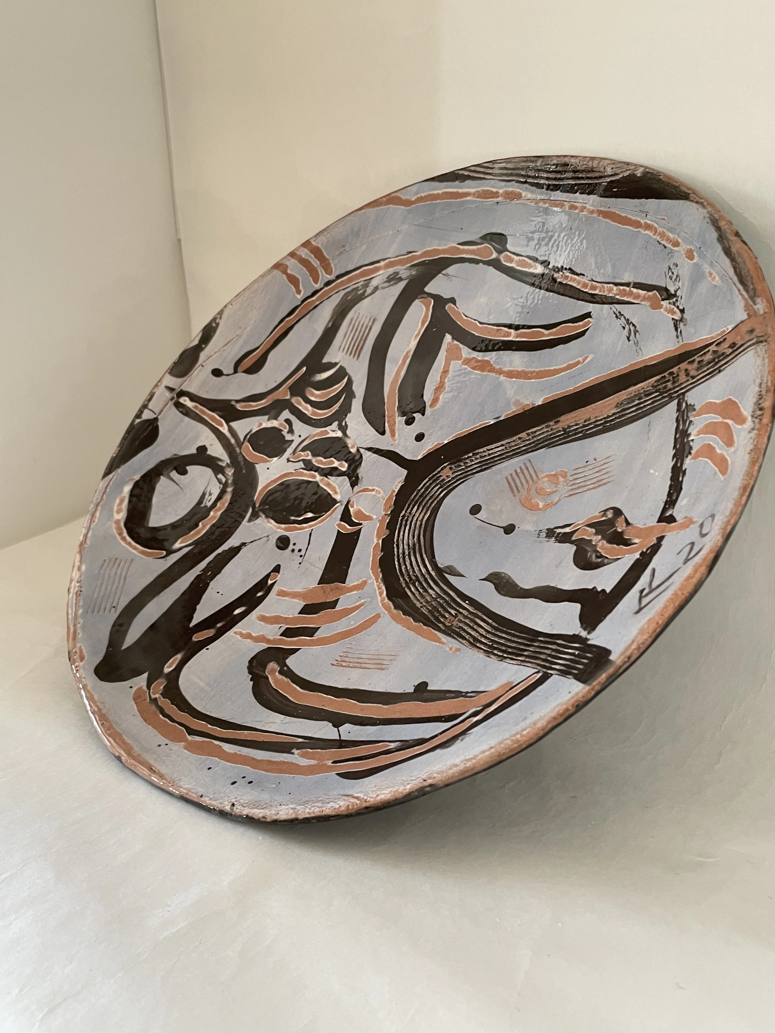 Schale D ca. 38 cm/ Roter Ton/ Farbgebung Engoben/ Glasiert