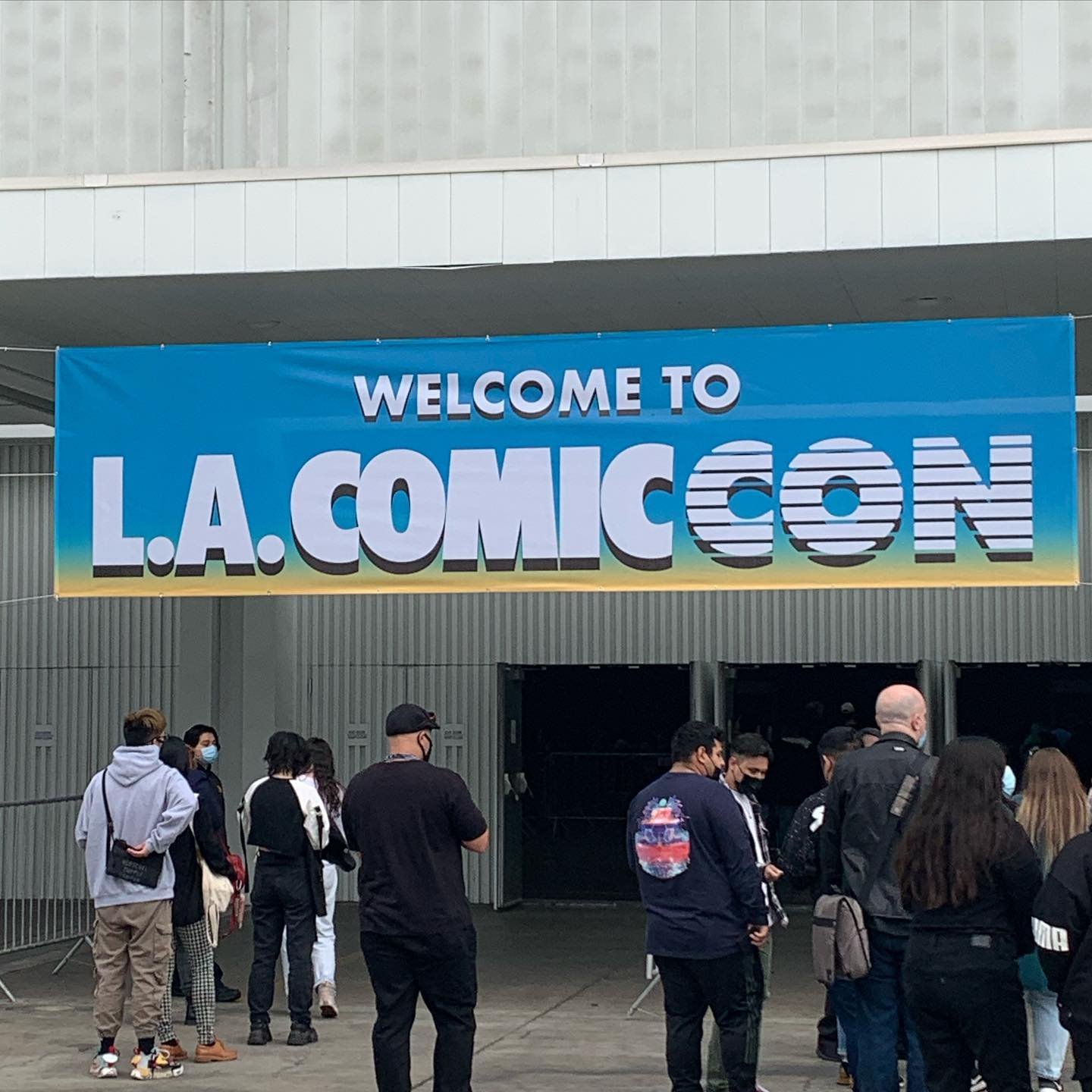 If there’s one thing I love the most about going to events like these (conventions, festivals, etc.) is the fact that everyone gets to be themselves completely. Nobody has to hide or put on a mask over the fear of being judged. I wish we didn&r
