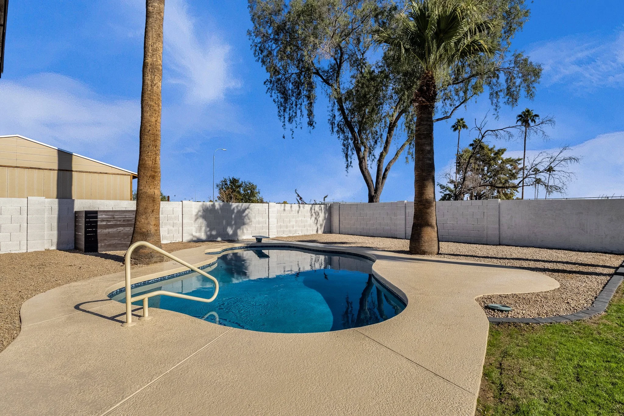32-web-or-mls-9437-n-63rd-dr.jpg