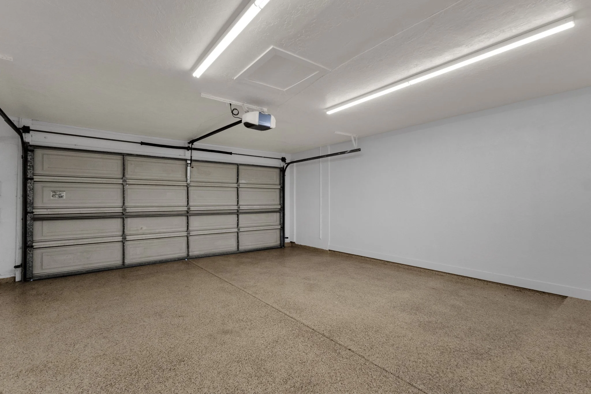 37-web-or-mls-9437-n-63rd-dr.jpg