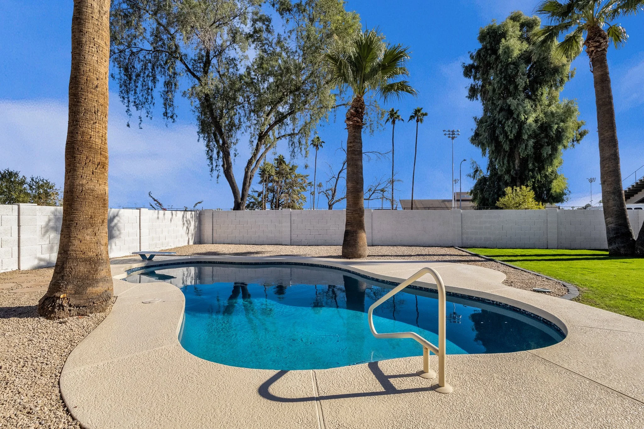 36-web-or-mls-9437-n-63rd-dr.jpg
