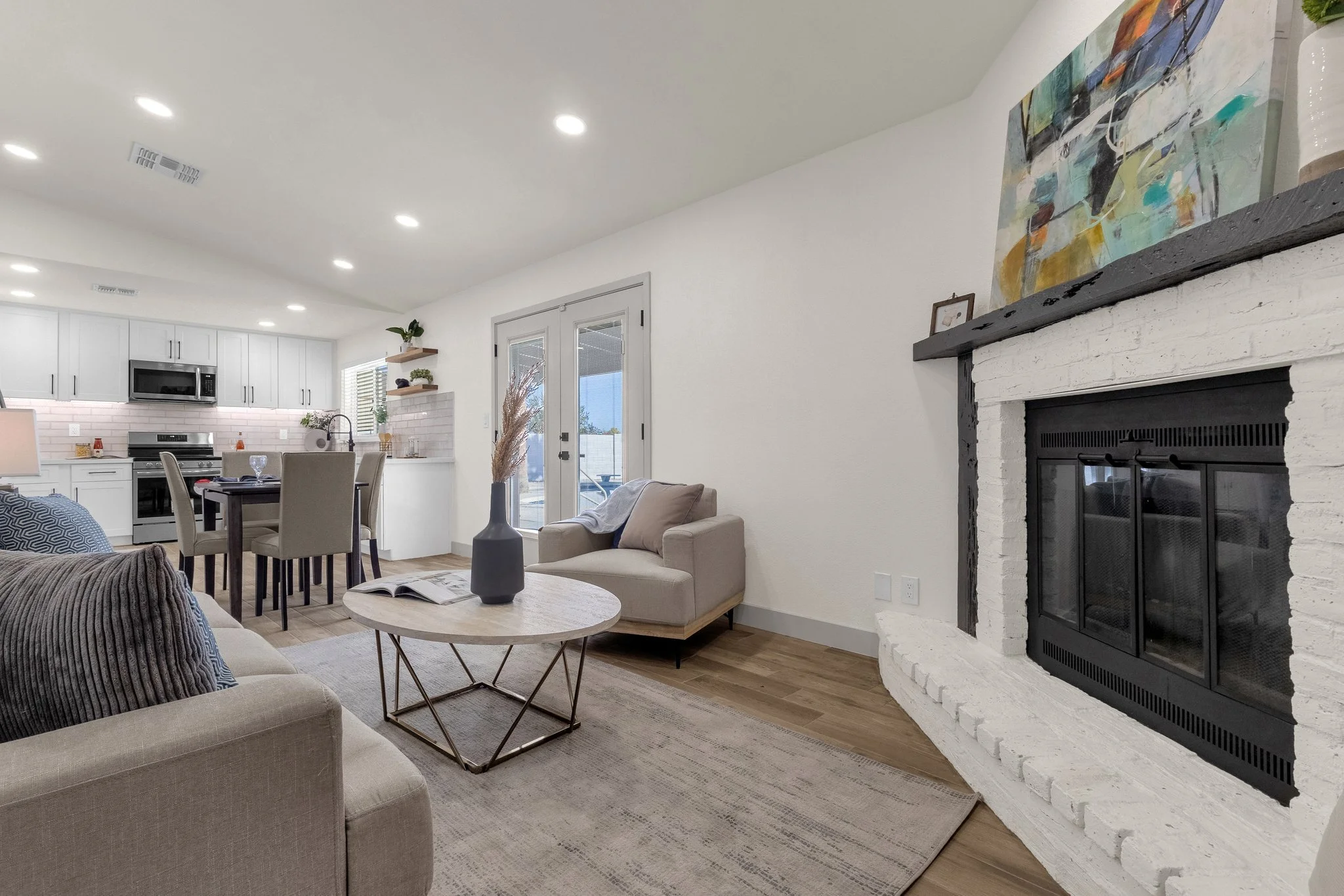 18-web-or-mls-9437-n-63rd-dr.jpg