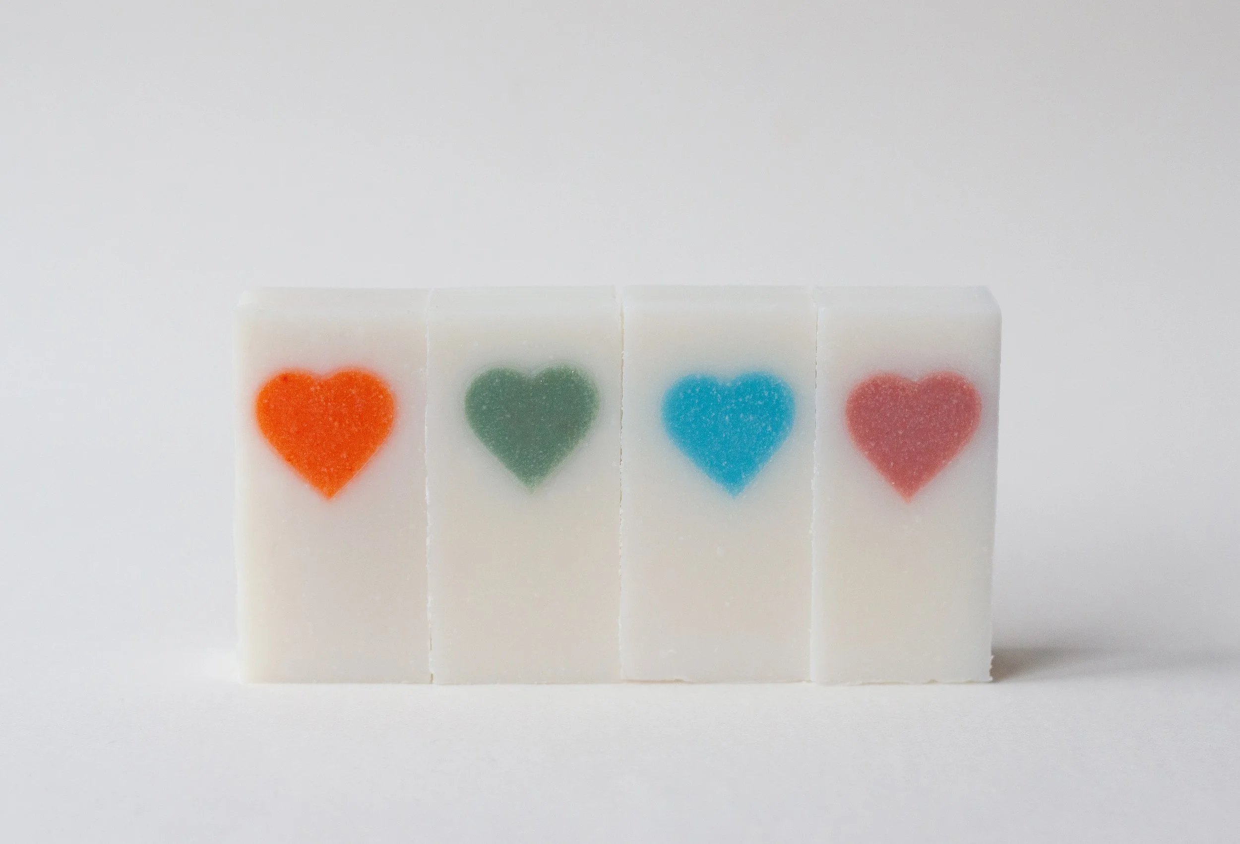PHO-petit-pan-love-is-all-packshot-1.jpg