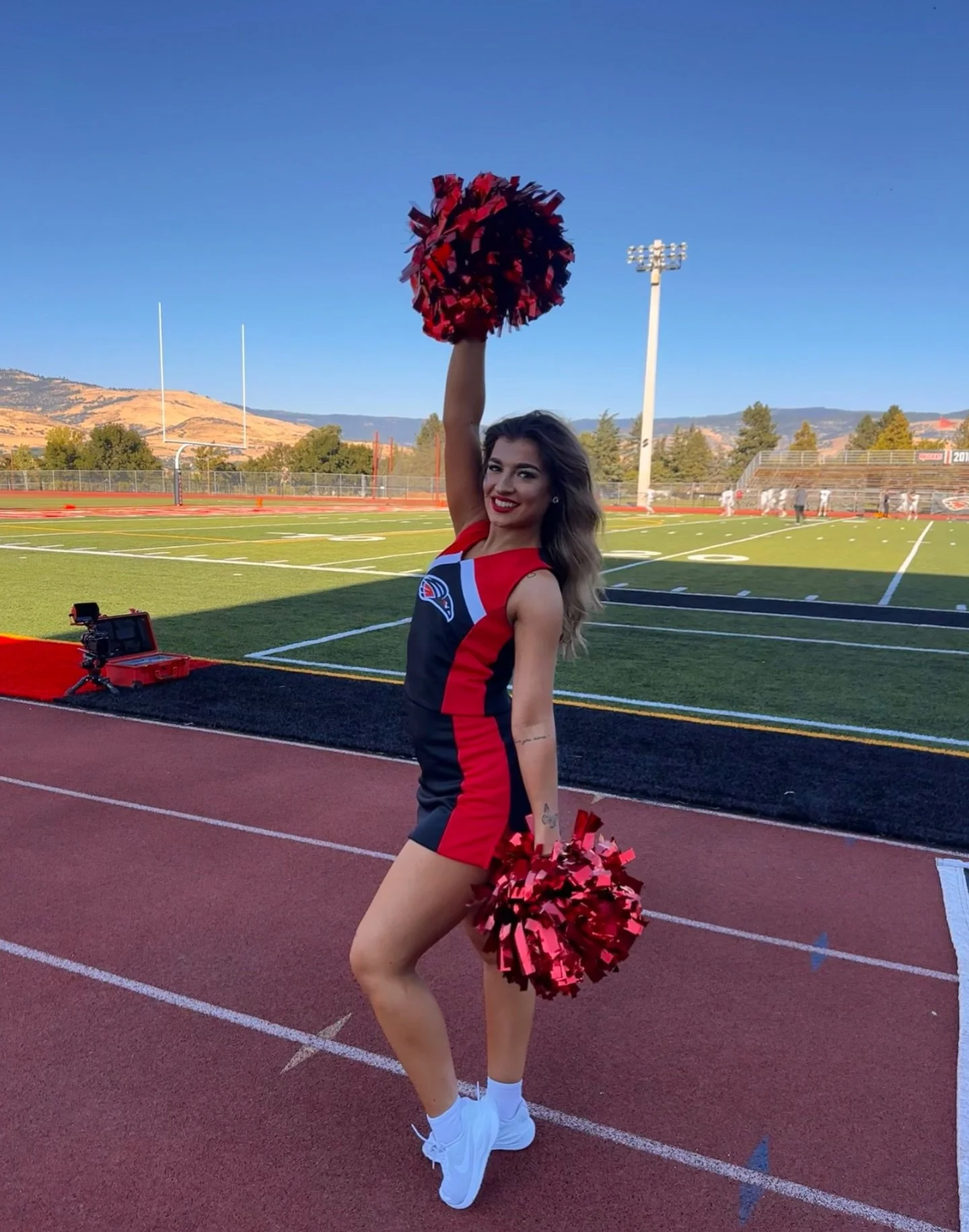 Football season is in full swing! Go @souraiders and @sou_spiritsquad !!! 🏈

@dolceglow tan by Studio Sunless

#spraytanartist #spraytan #football #ashland #southernoregon #spraytanner #dippedindolce