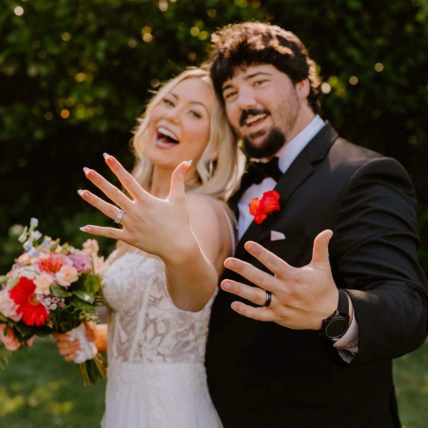 Hands so blended you can&rsquo;t tell it&rsquo;s a spray tan 🤫

Congrats to our beautiful bride @_lucyprince_ 🕊️✨

#spraytan #spraytanartist #spraytanning #dippedindolce #bride #wedding #oregon #weddingphotos