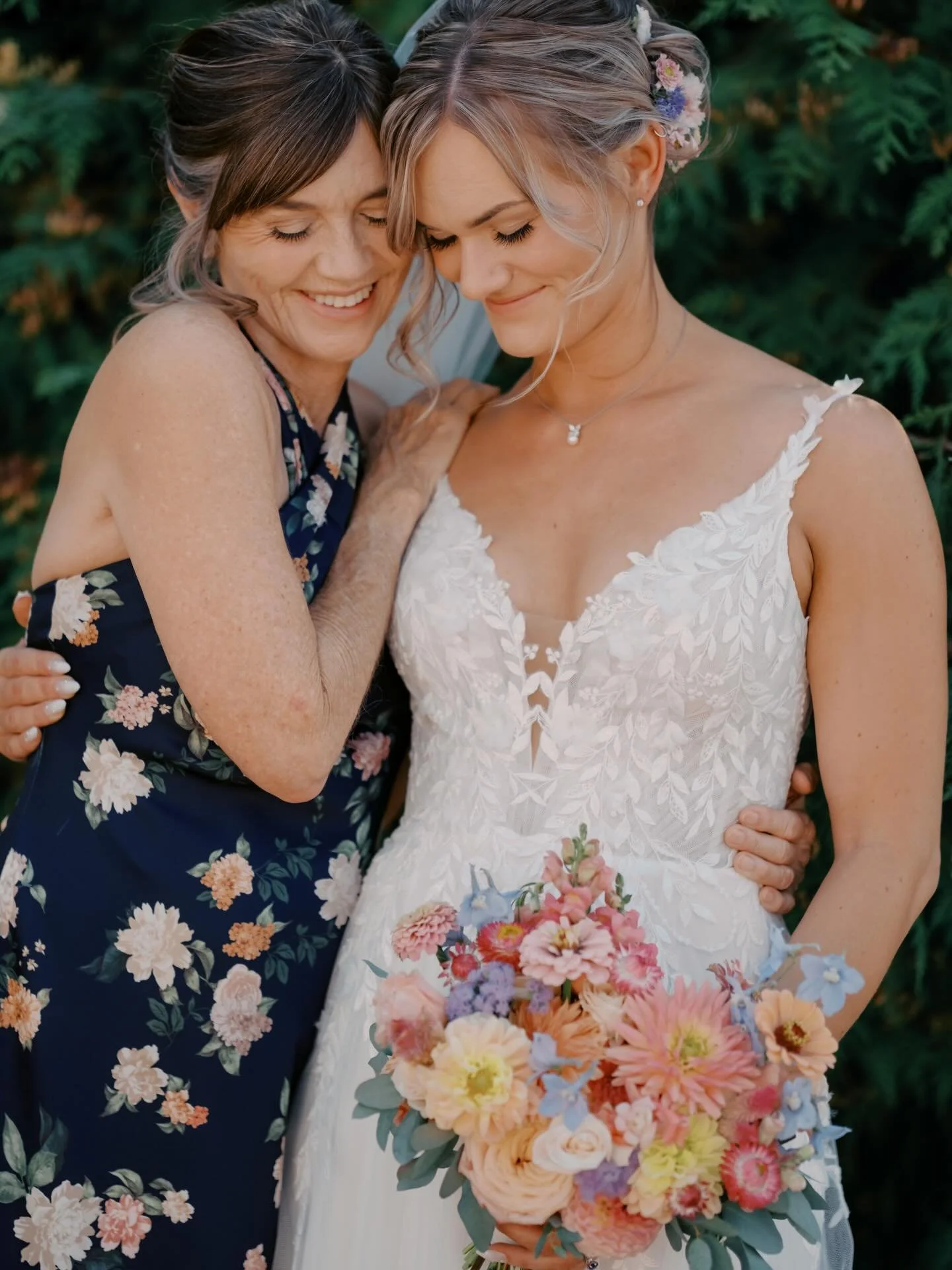 Linnea 🤍

The sweetest bride. Her goal was natural with a hint of warmth! Reminder that wedding tans don&rsquo;t have to be dark, even the slightest touch of warmth helps elevate your natural skin tone against whites. 

👰&zwj;♀️: @linnea_visher 
We