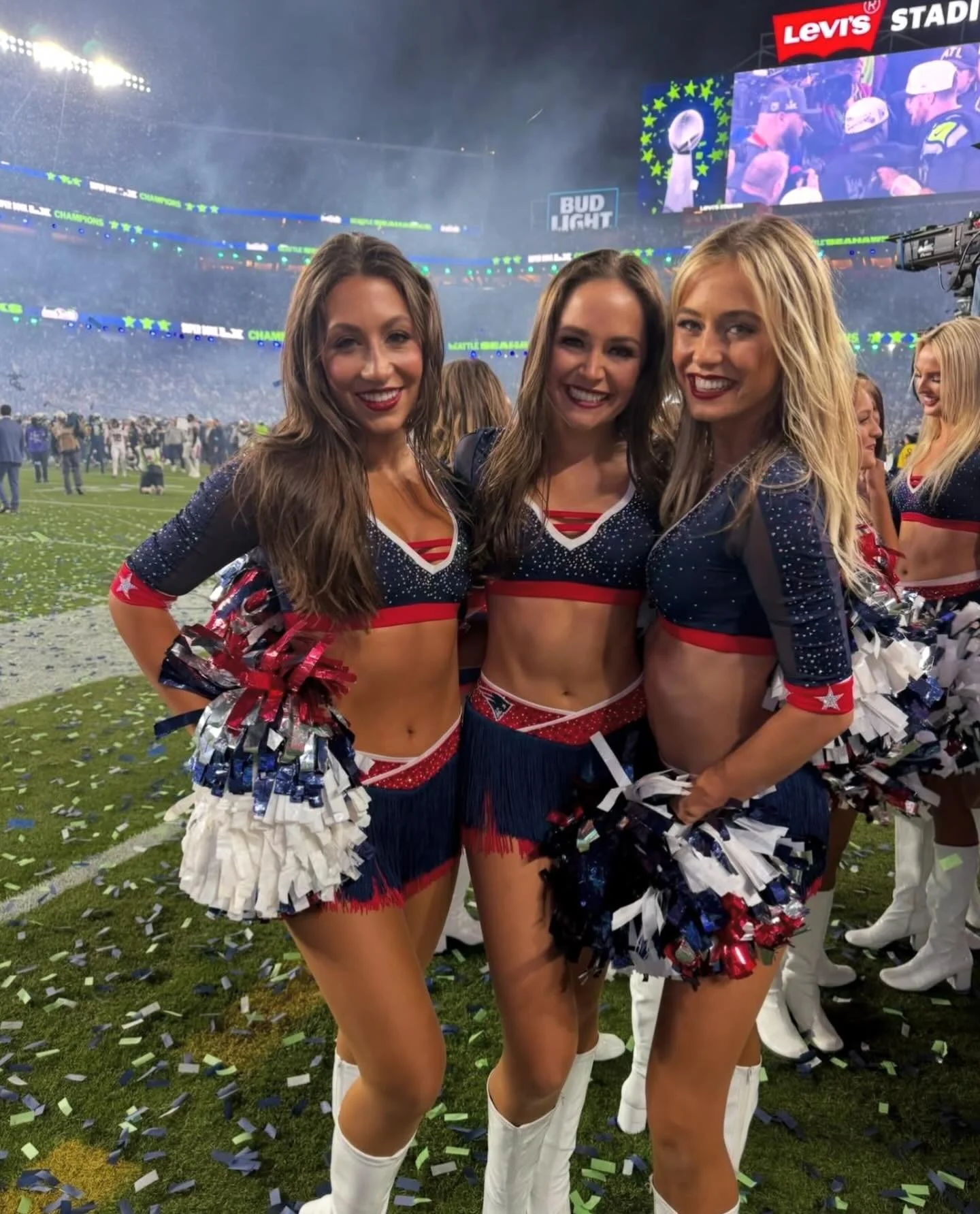 I didn&rsquo;t make it to Super Bowl LX, but my spray tans did! 🌟

The @patriotscheerleaders killed it during the game&mdash; sweetest crew ❤️💙

𝗕𝗼𝗼𝗸𝗶𝗻𝗴 𝗹𝗶𝗻𝗸 𝗶𝗻 𝗯𝗶𝗼! 
𝘄𝘄𝘄.𝘀𝘁𝘂𝗱𝗶𝗼𝘀𝘂𝗻𝗹𝗲𝘀𝘀.𝗰𝗼𝗺

#patriots #spraytan #su