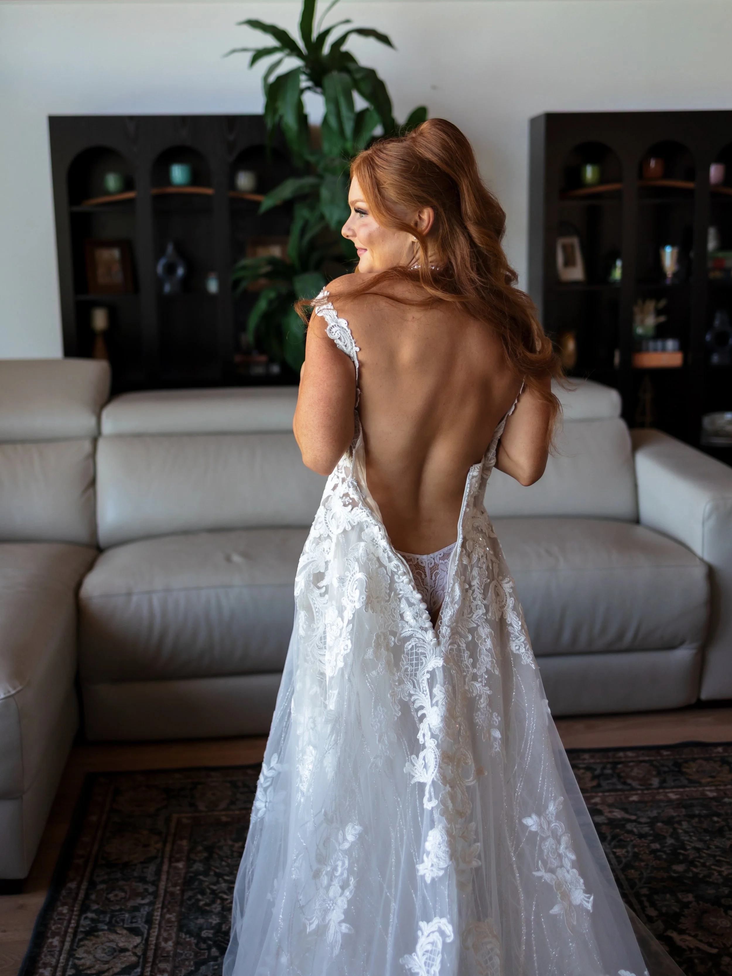 Studio Sunless bridal glow for Abigail ✨🤍💍 Congrats A+N! 

Dress: @bijoubridal
MUA: @shamekabowpeeka
Hair: @and.reaesthetics
Spray tan: @studiosunless

&rarr; Elevated custom spray tans 
&rarr; Southern Oregon &amp; Beyond ✈️
𝗕𝗼𝗼𝗸𝗶𝗻𝗴 𝗹𝗶𝗻?