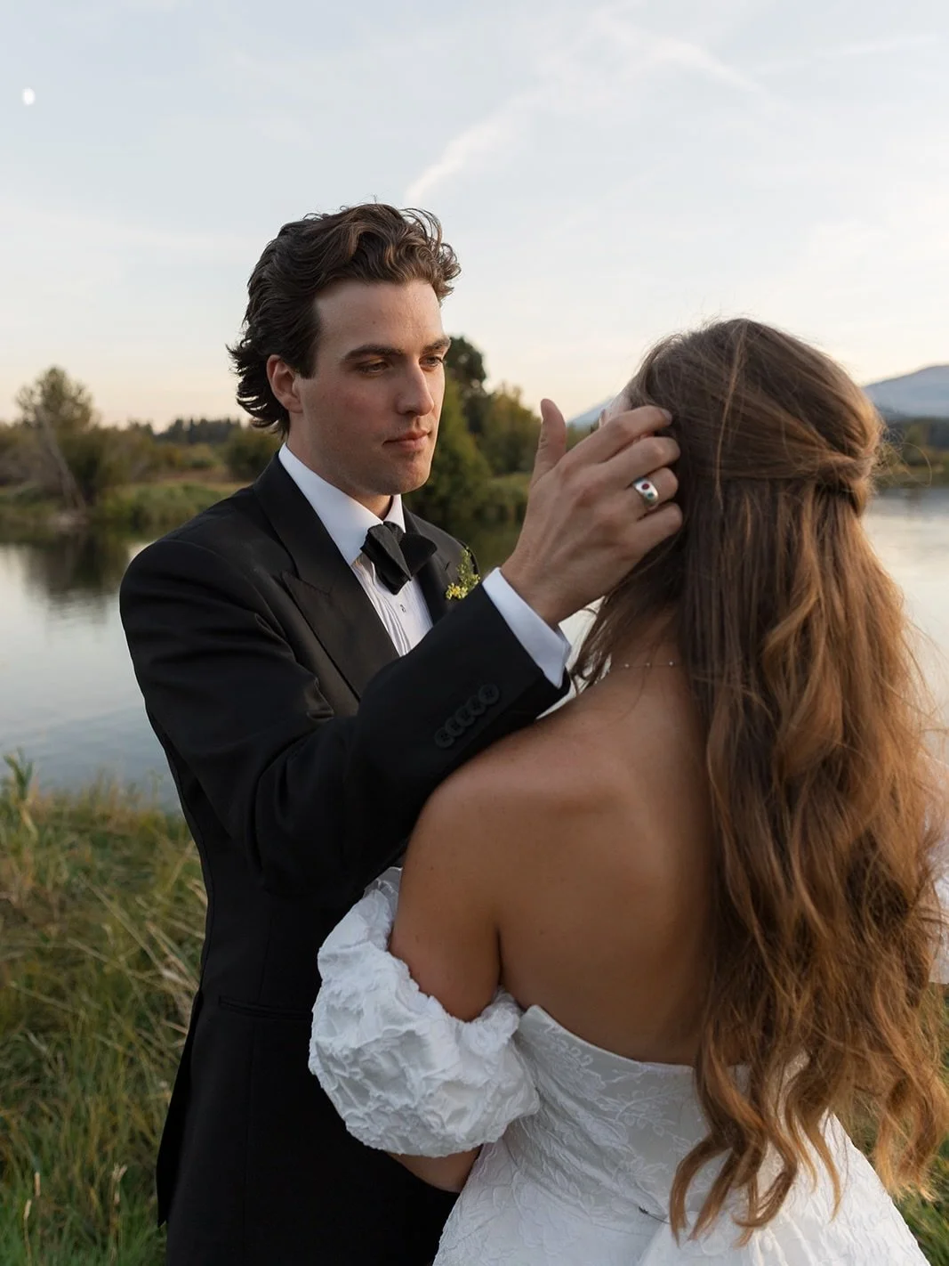 A beautiful wedding last week in Sisters, Oregon. Thank you for having me @emily_chaffin you were such a wonderful bride to work with 🫶

PHOTO @christab.photography 
VENUE @blackbutteranchweddings 
COORDINATOR @actuallyashleyevents 
MUA @kate_hana_a