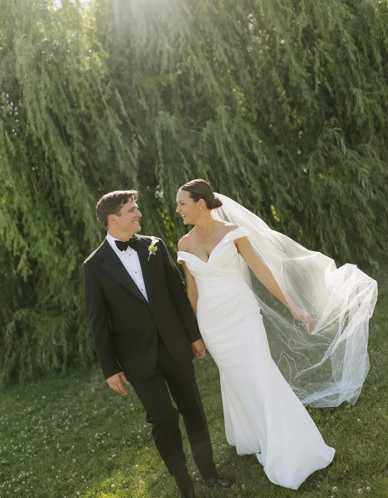 Congrats G+E! 🕊️

I had the pleasure of giving Eden her bridal glow ✨ stunning bride and wedding! 

PHOTO @katwilliamsphotos 
VENUE @edenvalewinery 
COORDINATOR @carats_confetti 
RENTALS @eventrentalsbyb @motifeventrentals @jonspartyrentals 
MUA @so
