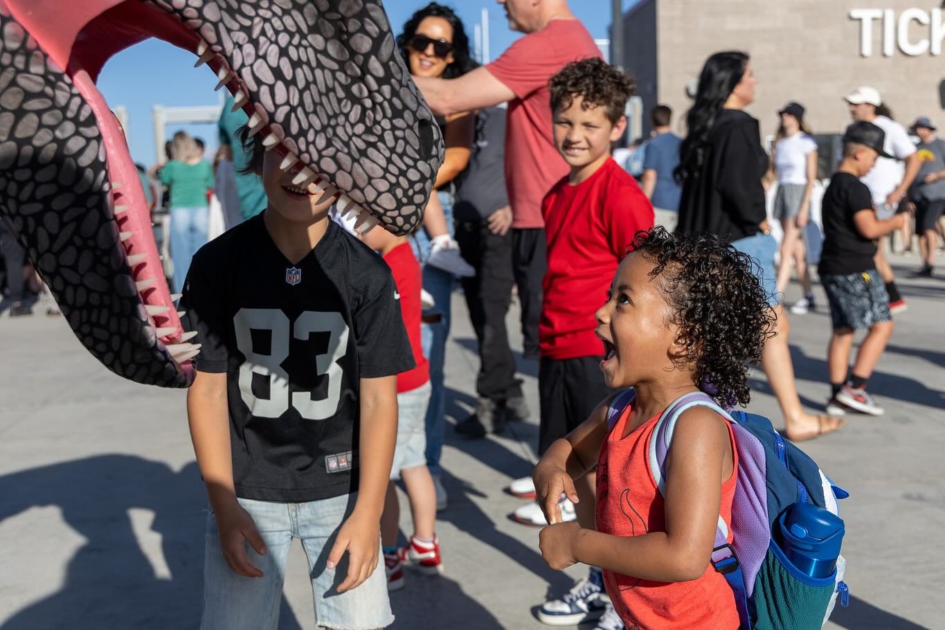 🦕 The Brave Ones
They laughed. They roared. They faced the claws and lived to tell the tale.
📸 Featuring: 🧒 Several incredibly brave kids 💪 One heroic man named Rob @the_robbster 🦖 And one mildly offended raptor who thought she was the main attr