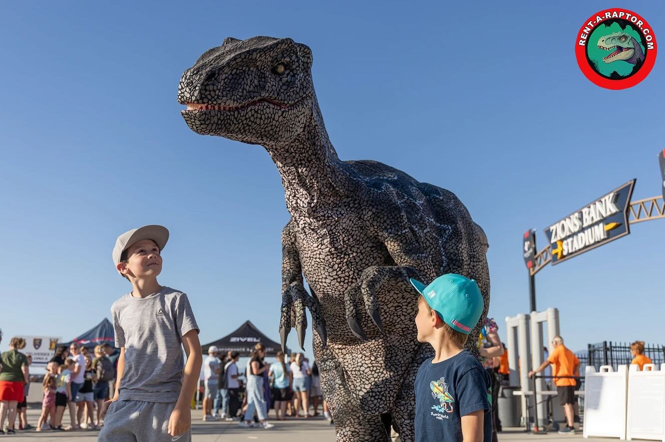 Last night was a blast! Thanks to everyone who came out to meet our raptor &amp; CONGRATS to @utahwarriorsrugby for clinching the playoffs!

#RentARaptor #UtahRaptor #DinosaurCostume
#UtahRaptor #LifeLikeDinosaur #RealisticDinosaur
#DinoParty #Raptor
