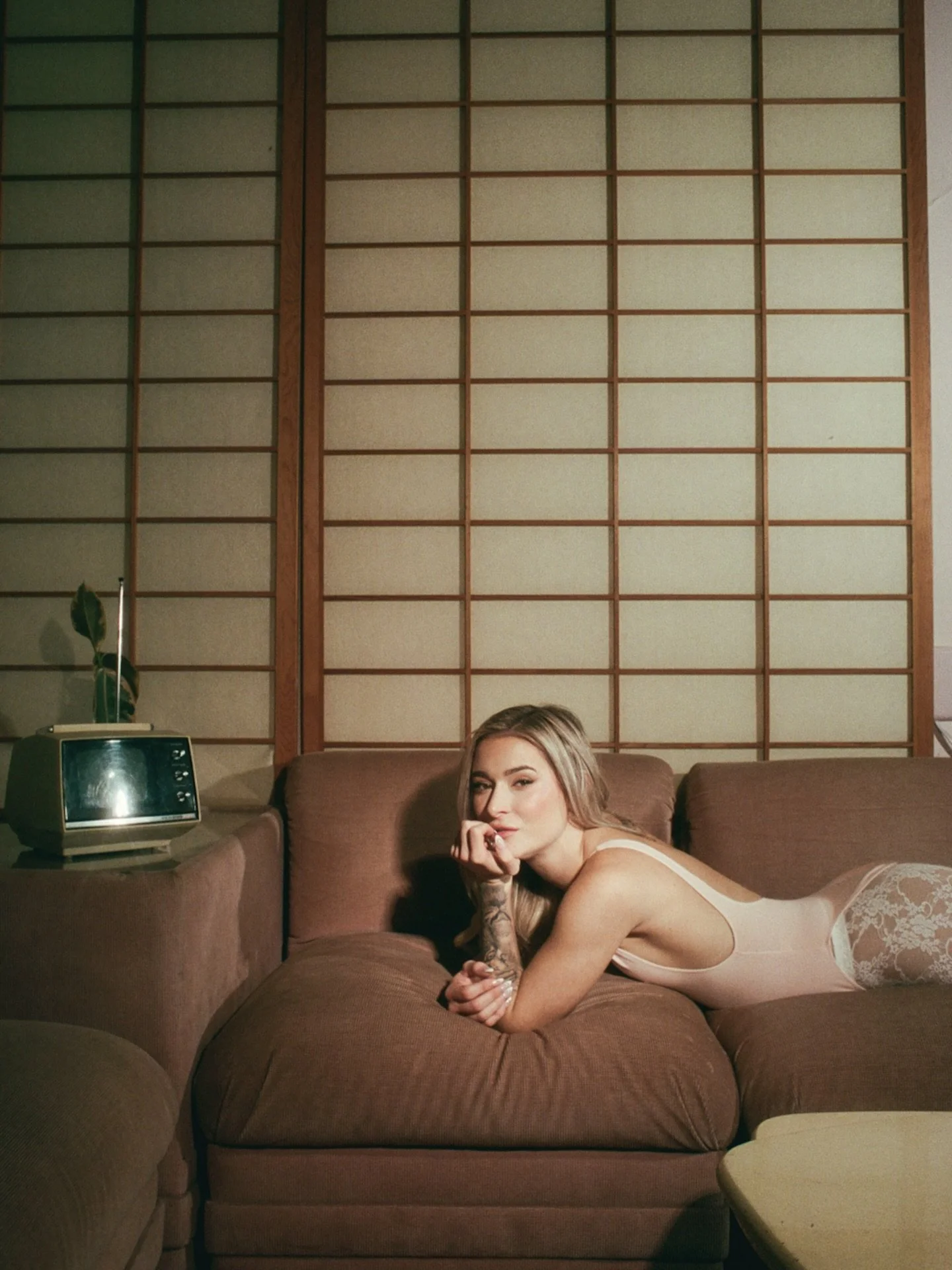 ☆ ☆ ☆ @theasummersxo 

hair @rachellitahair 
mua @makeupbyashsimmons 
assist @planetclaire.co 
shot &amp; styled by me