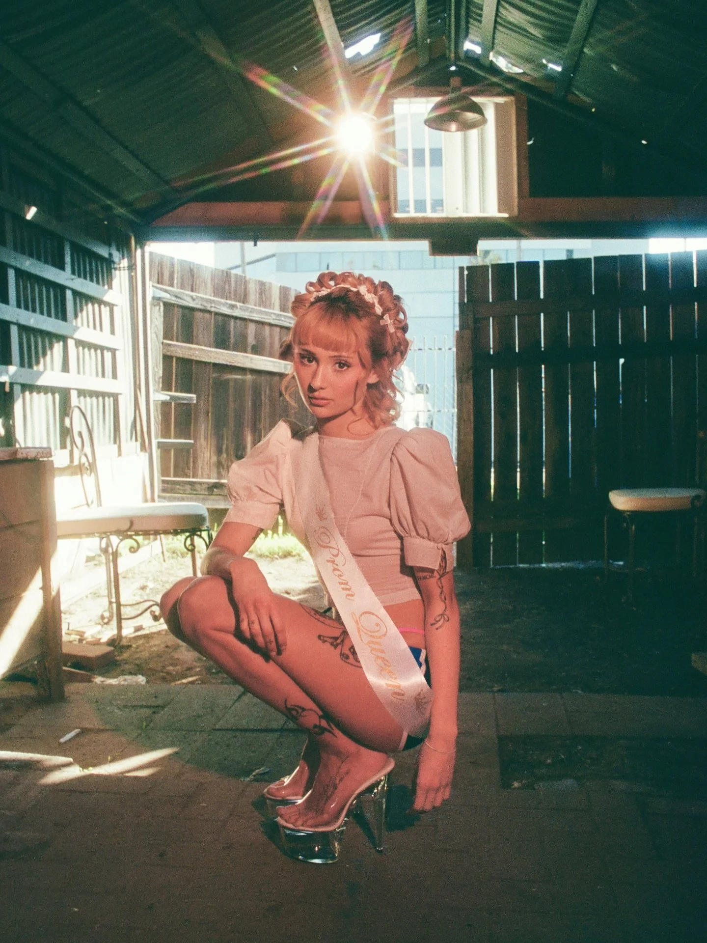 👑 small town prom queen big city dreams

@isabellarosetoy 
stylist @krissyhugh 
hair @rachellitahair 
mua @makeupbyashsimmons 
assist @planetclaire.co