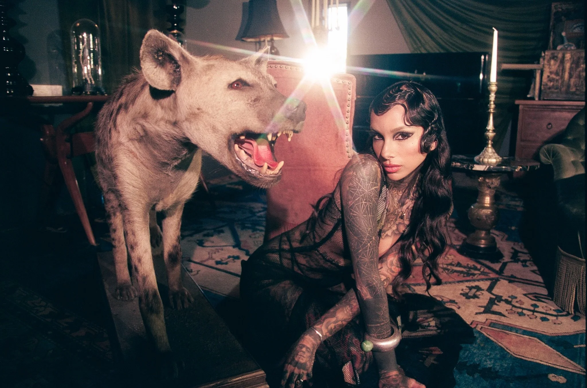 take a walk on the wild side @cleokinnaman 
stylist @krissyhugh 
hmua @makeup_bystacy 
assist @planetclaire.co 
location elsewhere by @petitermitagehotel