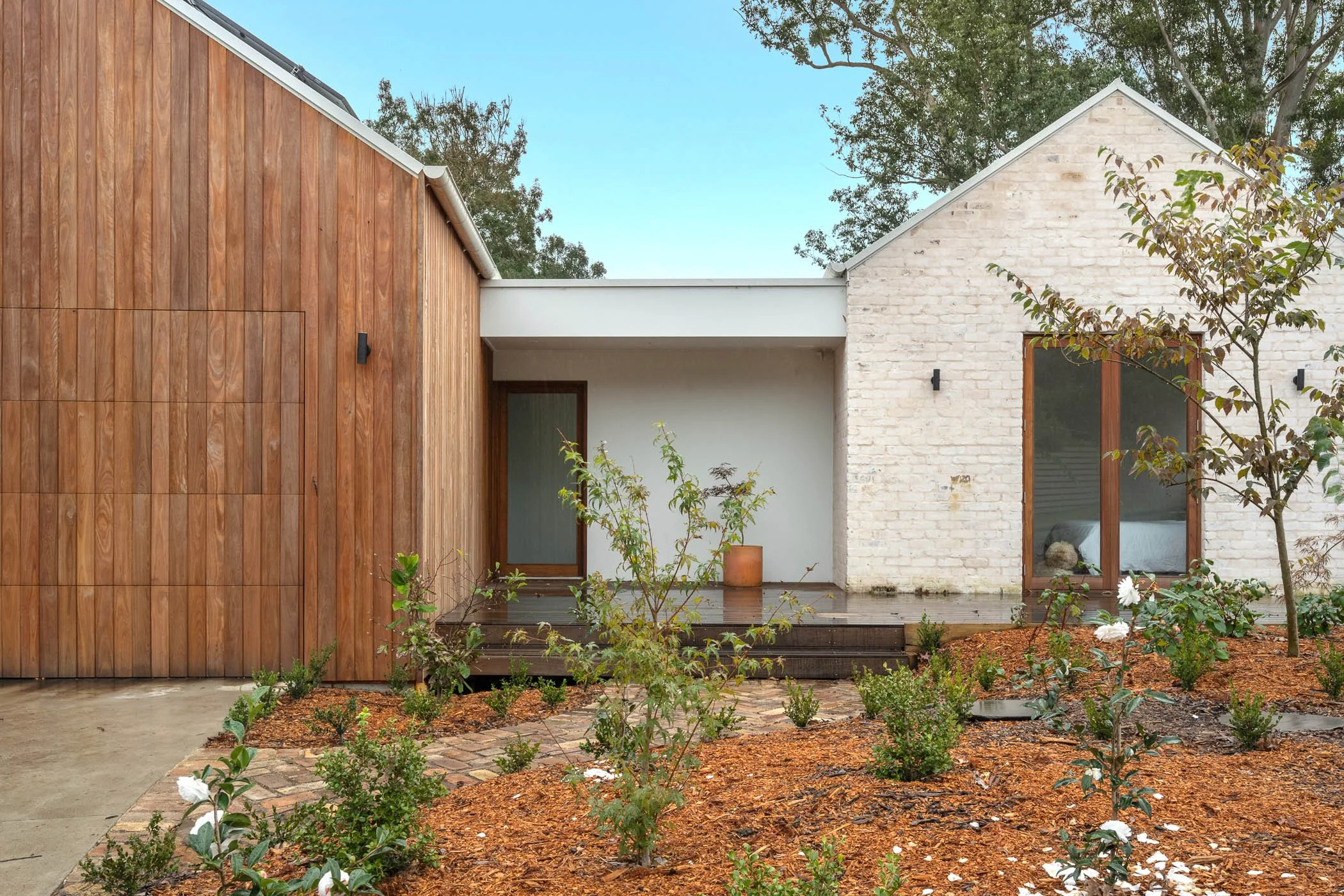 Contemporary luxury home facade in Berry NSW featuring bespoke architectural design by JKC Luxury Homes