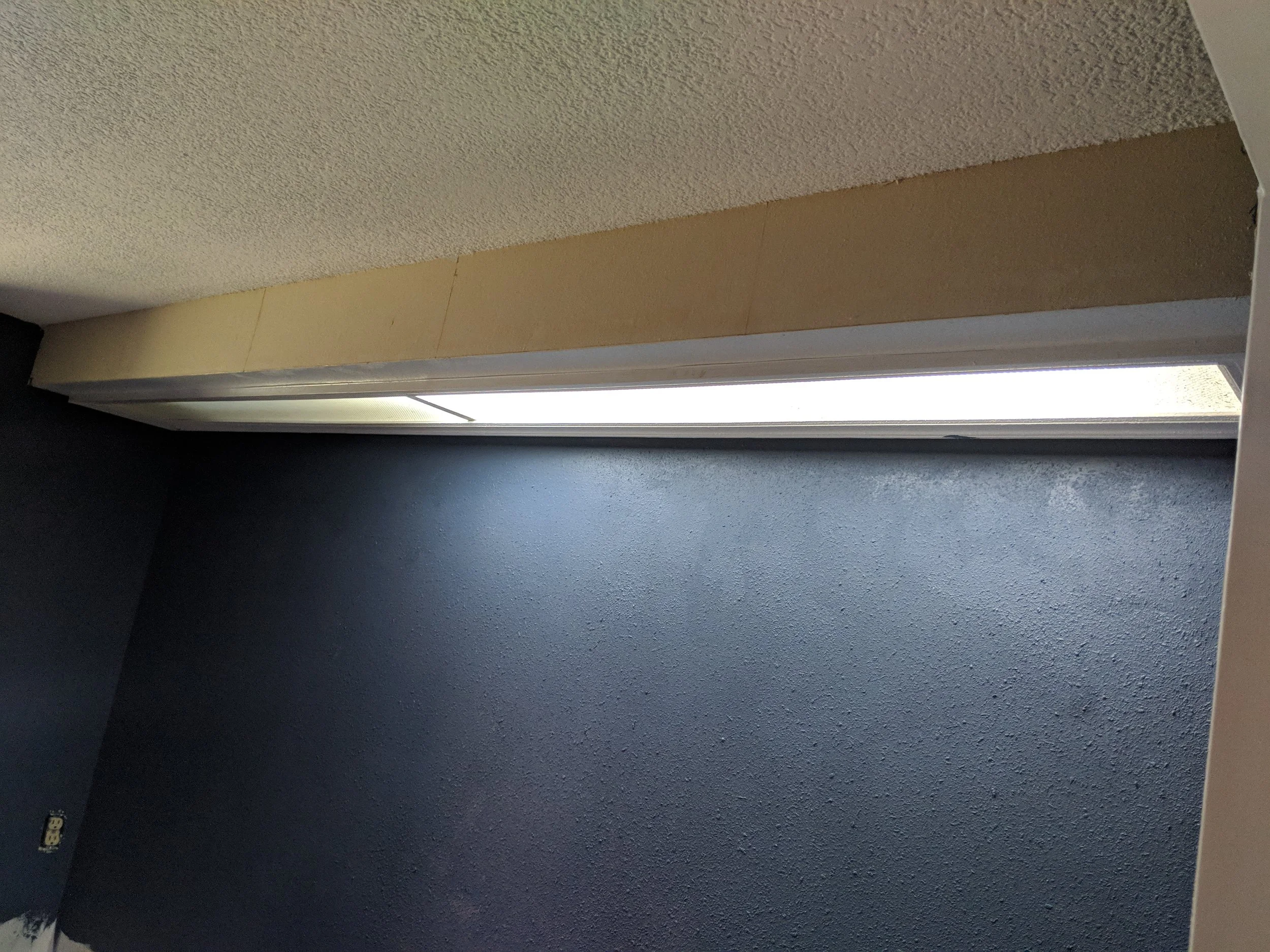 Vanity lights before.jpeg