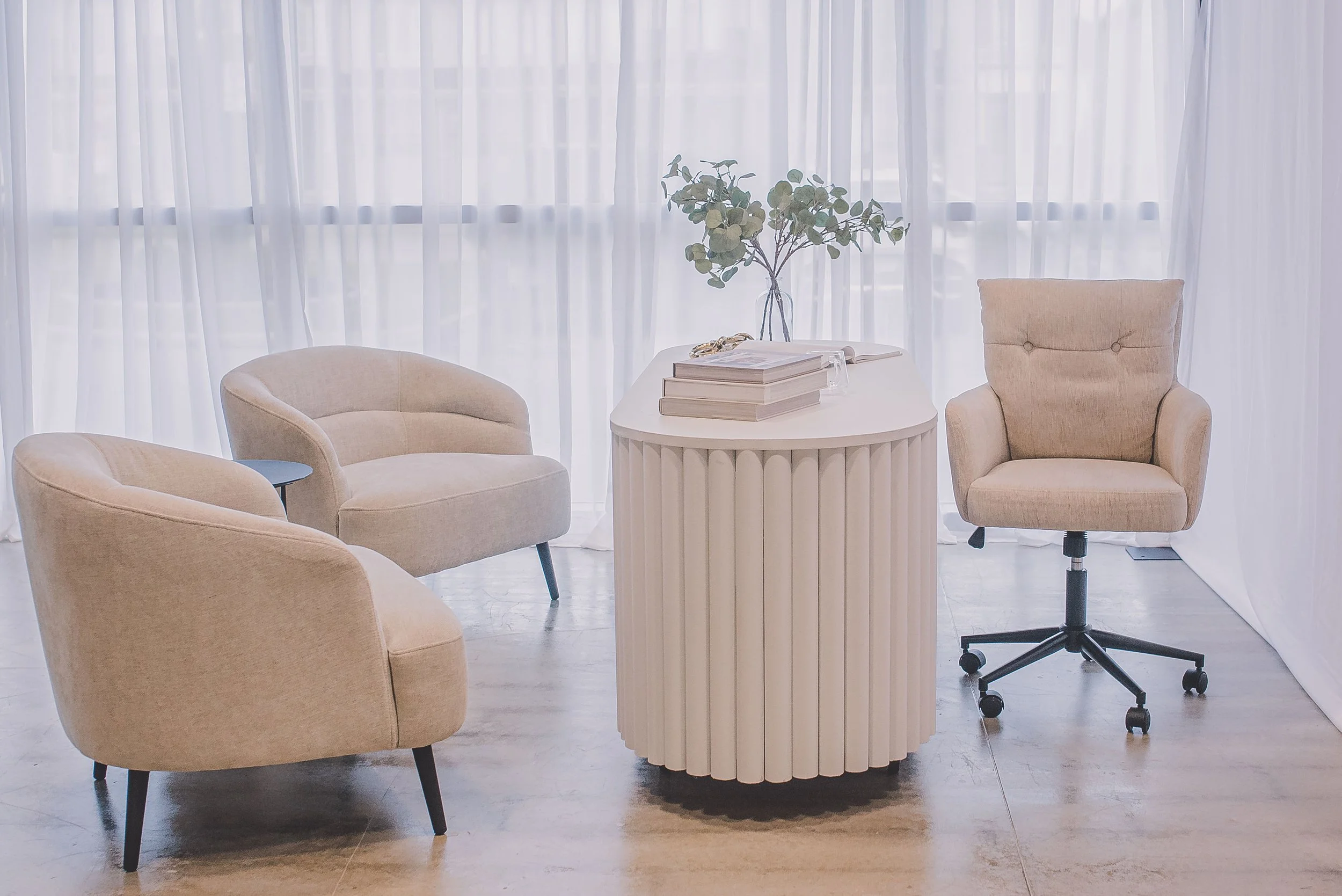 Event Space with Offices, Desks, Boardrooms & Coworking Spaces – Ideal for Work, Meetings, and Collaboration in Paris Ontario