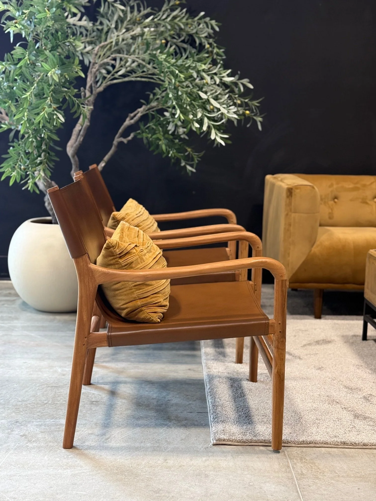 Host Events with Comfortable Lounge Areas and Cocktail Hour Seating in Paris Ontario