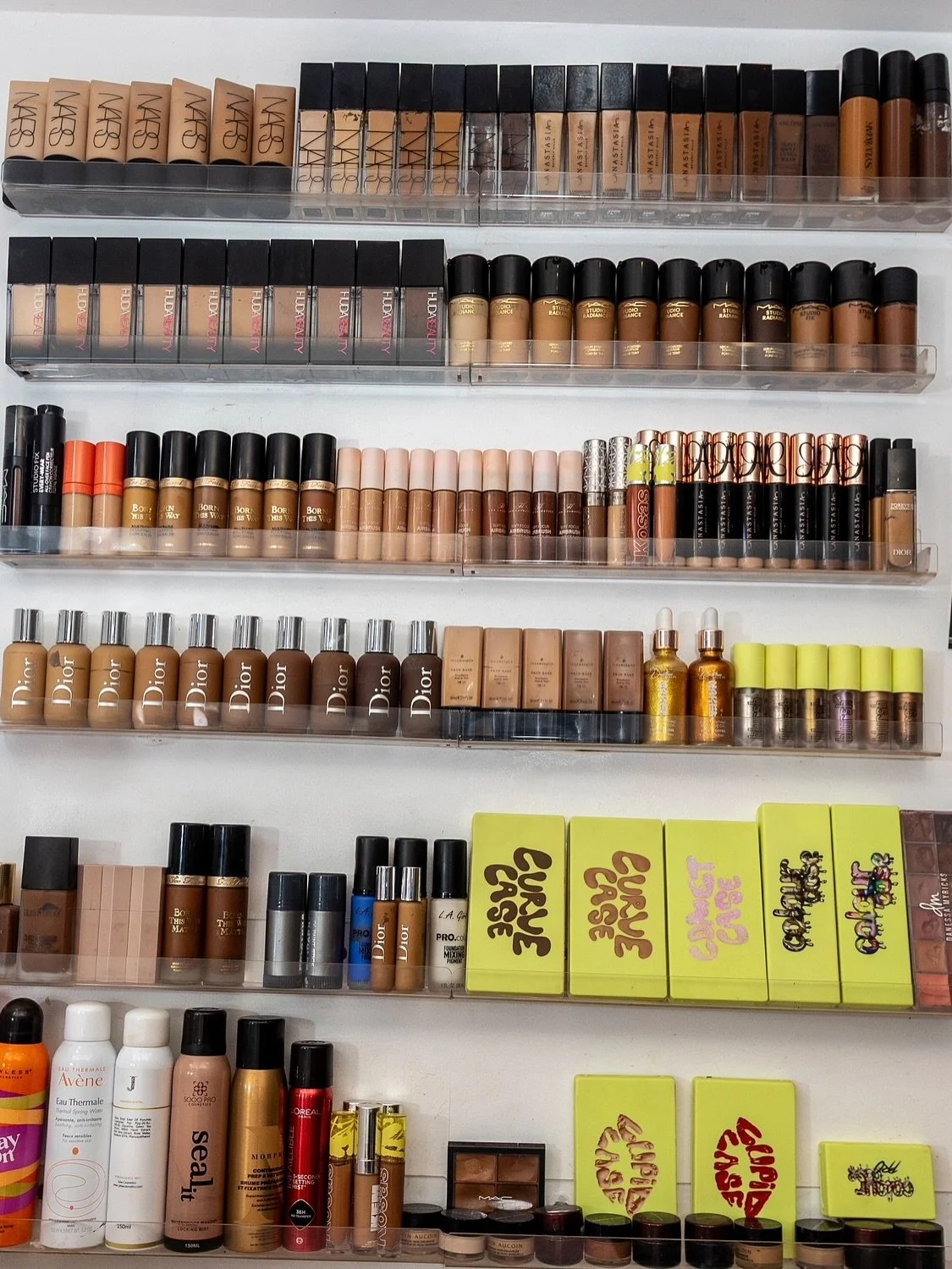 Beauty and Art are my love language 🤎

A little glimpse into the world that built Slay By Tee, tools, textures, faces, inspiration&hellip; all the things that make me fall in love with beauty over and over again.

Every look I create, every product 