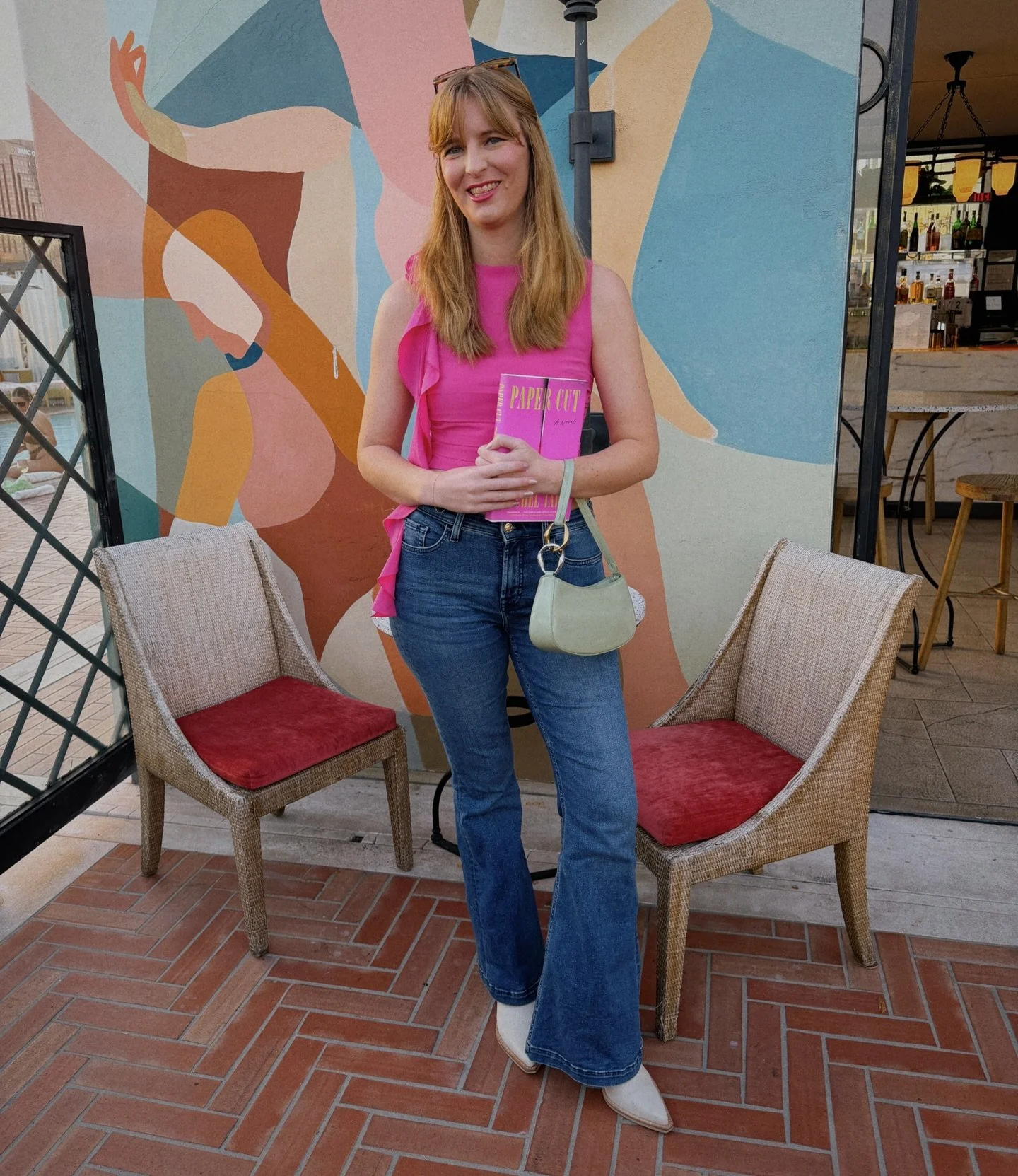 matching your outfit to your book >>>>