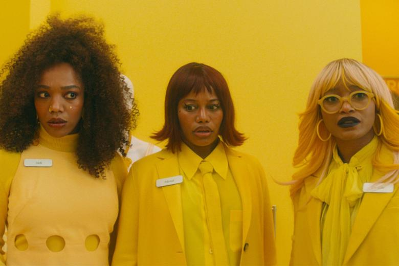 i love boosters yellow outfits.png
