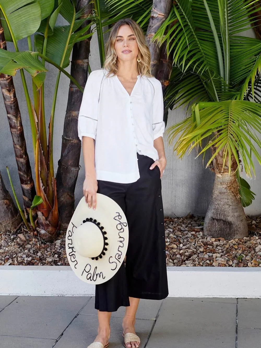 Do you love a crisp white shirt for Summer? We do! Here&rsquo;s a few of the great new ones we have in store right now!🤩
Ps&hellip;We&rsquo;re closed today for Melbourne Cup Day. Have a great day! 🌸
#springfashion #summerfashion #whiteshirt #linens