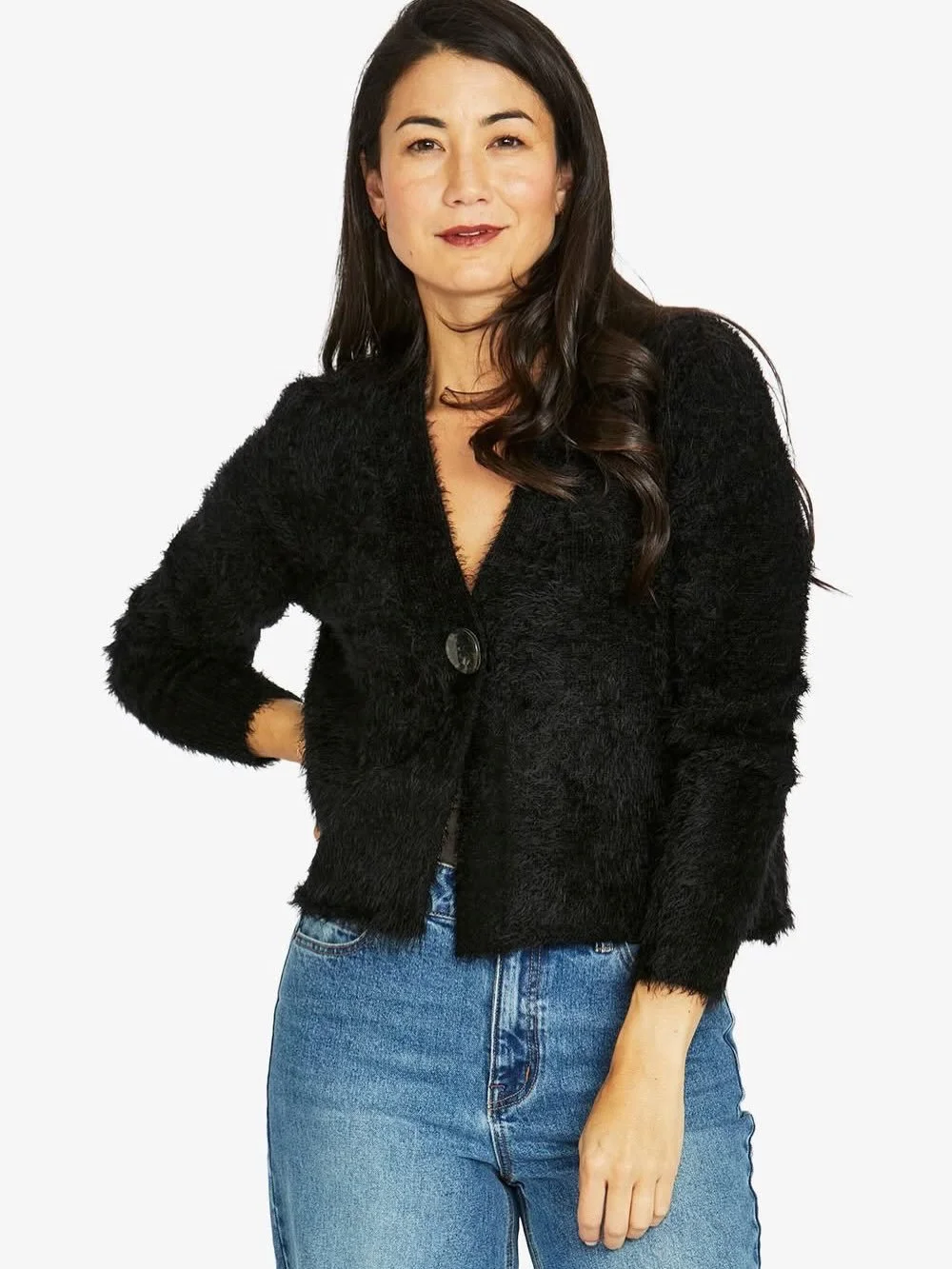 Cardigan weather is here! Let&rsquo;s face it though, in Melbourne we use them all year round!🤣This cute soft fluffy one by Jump is a good one to have in the wardrobe! Being a cropped length, it looks good with dresses too!🤩
#knitwear #blackcardiga
