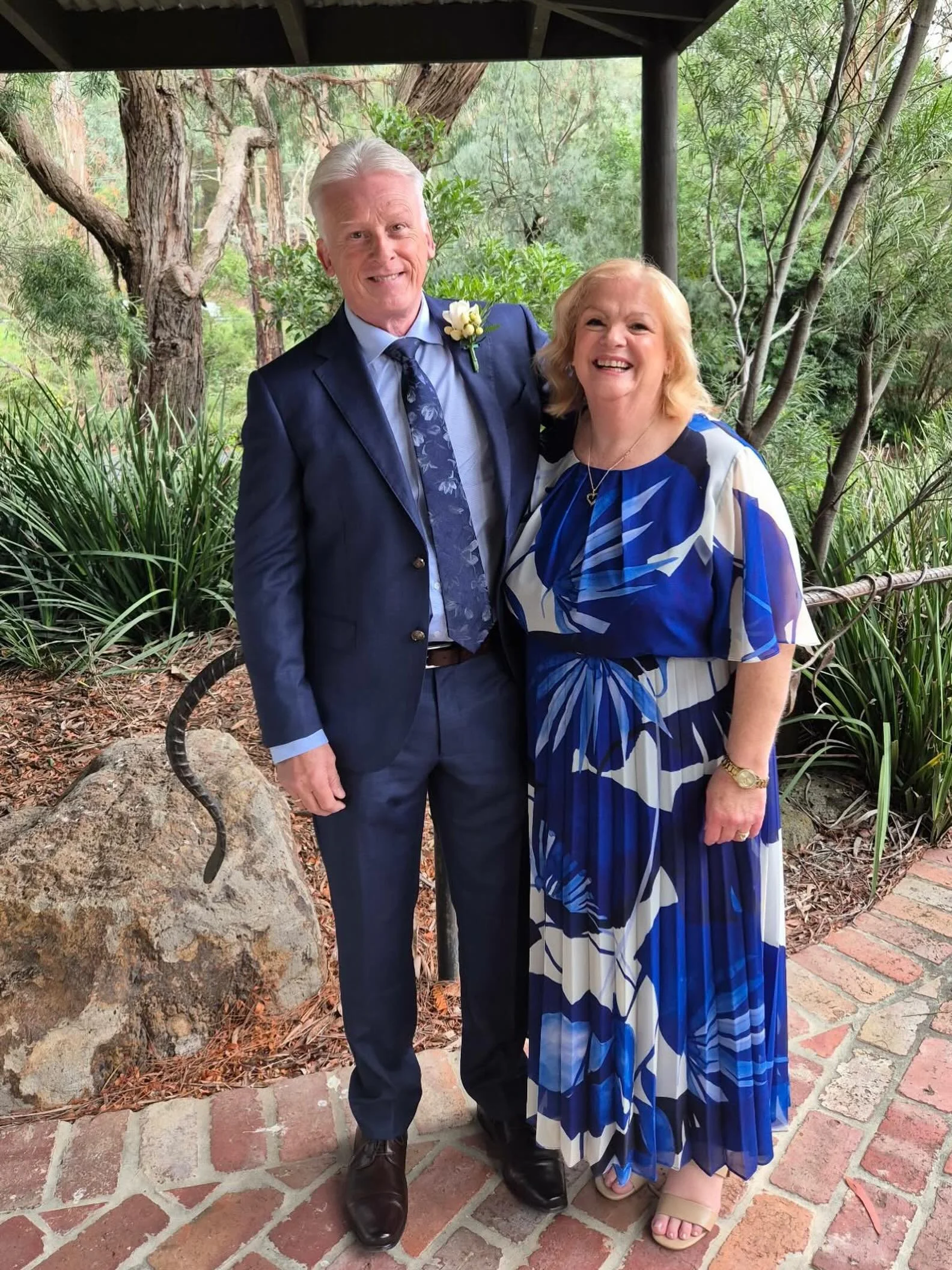 Here&rsquo;s gorgeous Carole and hubby, dressed for their son&rsquo;s wedding!💙 Carole wore a beautiful pleated chiffon dress by Frank Lyman for the big day! Doesn&rsquo;t she look lovely! Thanks for sharing your photo with us Carole, and we&rsquo;r