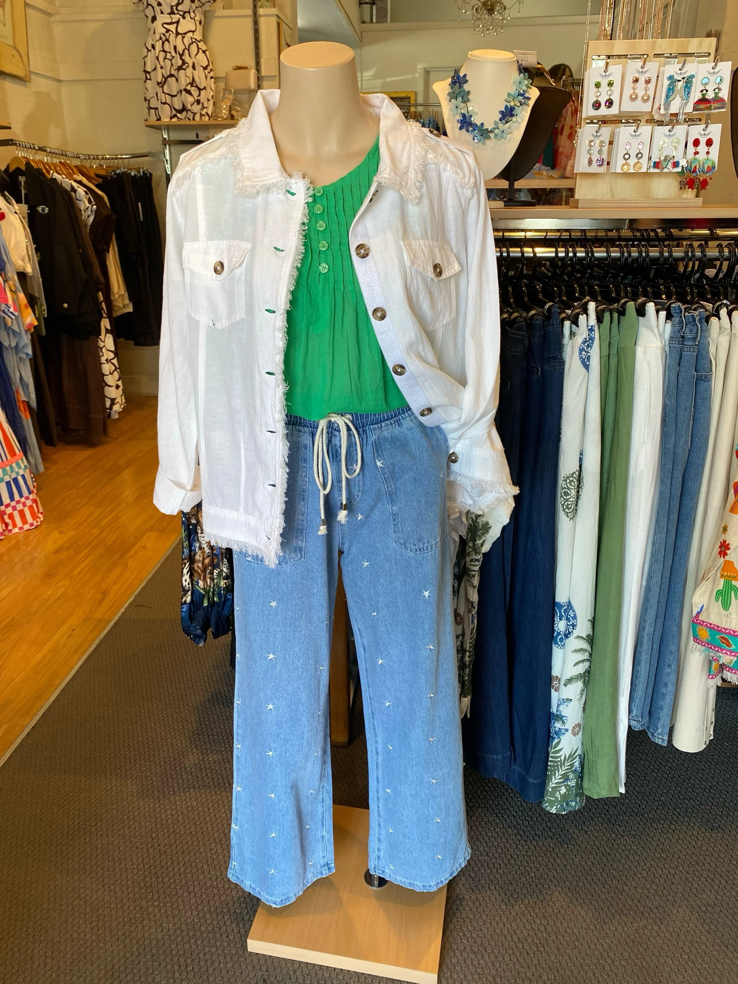 Spring looks are flooding into store, with lots of great mix and match styles you can start wearing right now!✅ This ensemble is all 100% cool cotton comfort, ready to wear!
Boutique Fashion, Casual Style, New Looks, Spring Fashion, Cotton Fashion