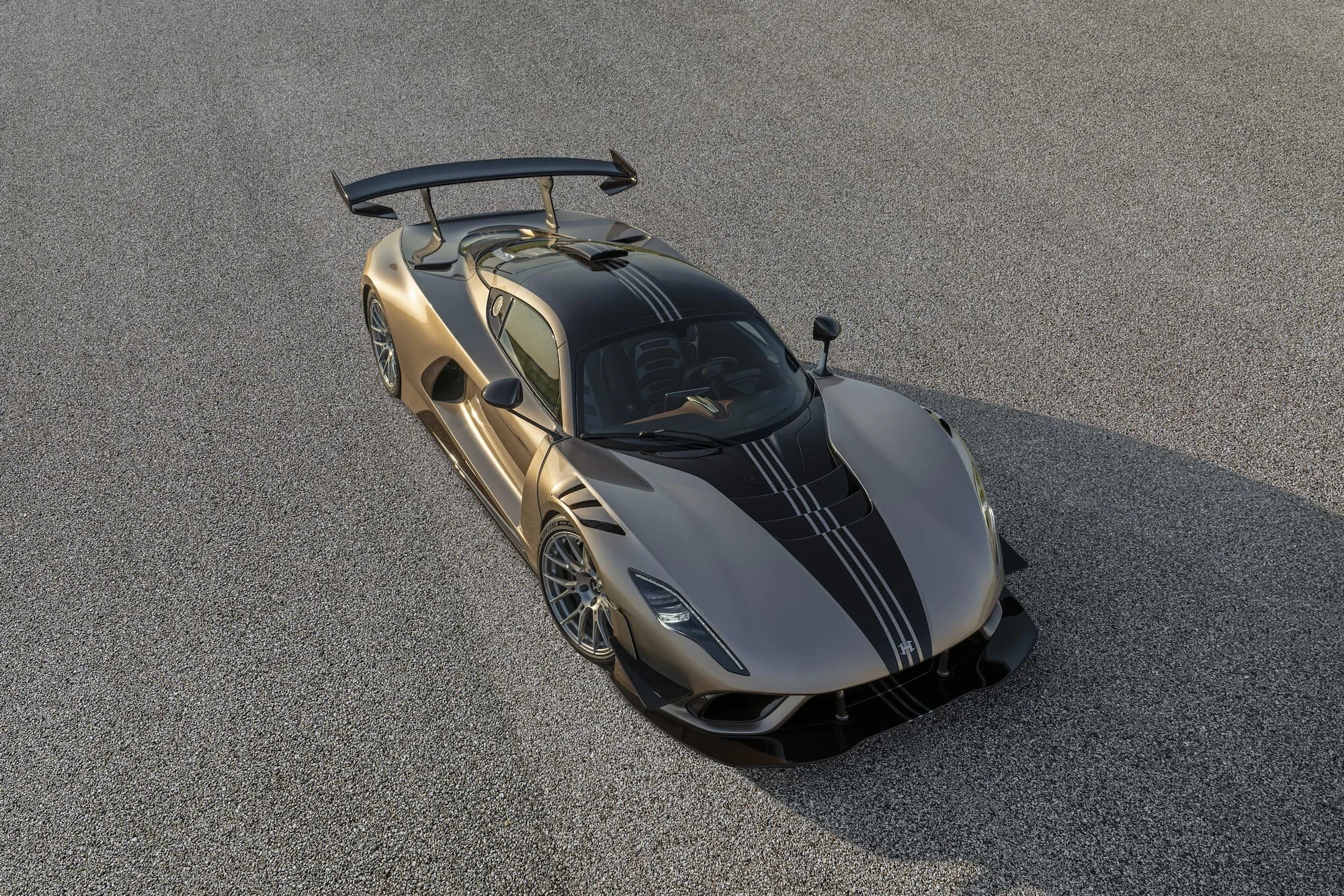 Hennessey-Unveils-1-of-1-Manual-Venom-F5-with-2031-HP-Low-13-1.jpg