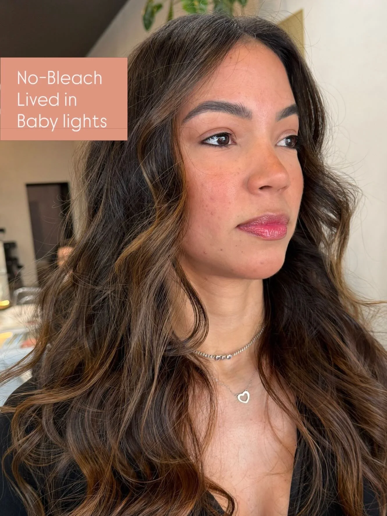Not all highlights need bleach to create light ✨

These delicate babylights were designed to softly reflect the light through the hair while keeping the brunette rich, glossy and healthy.

The goal wasn&rsquo;t dramatic contrast.
It was dimension tha