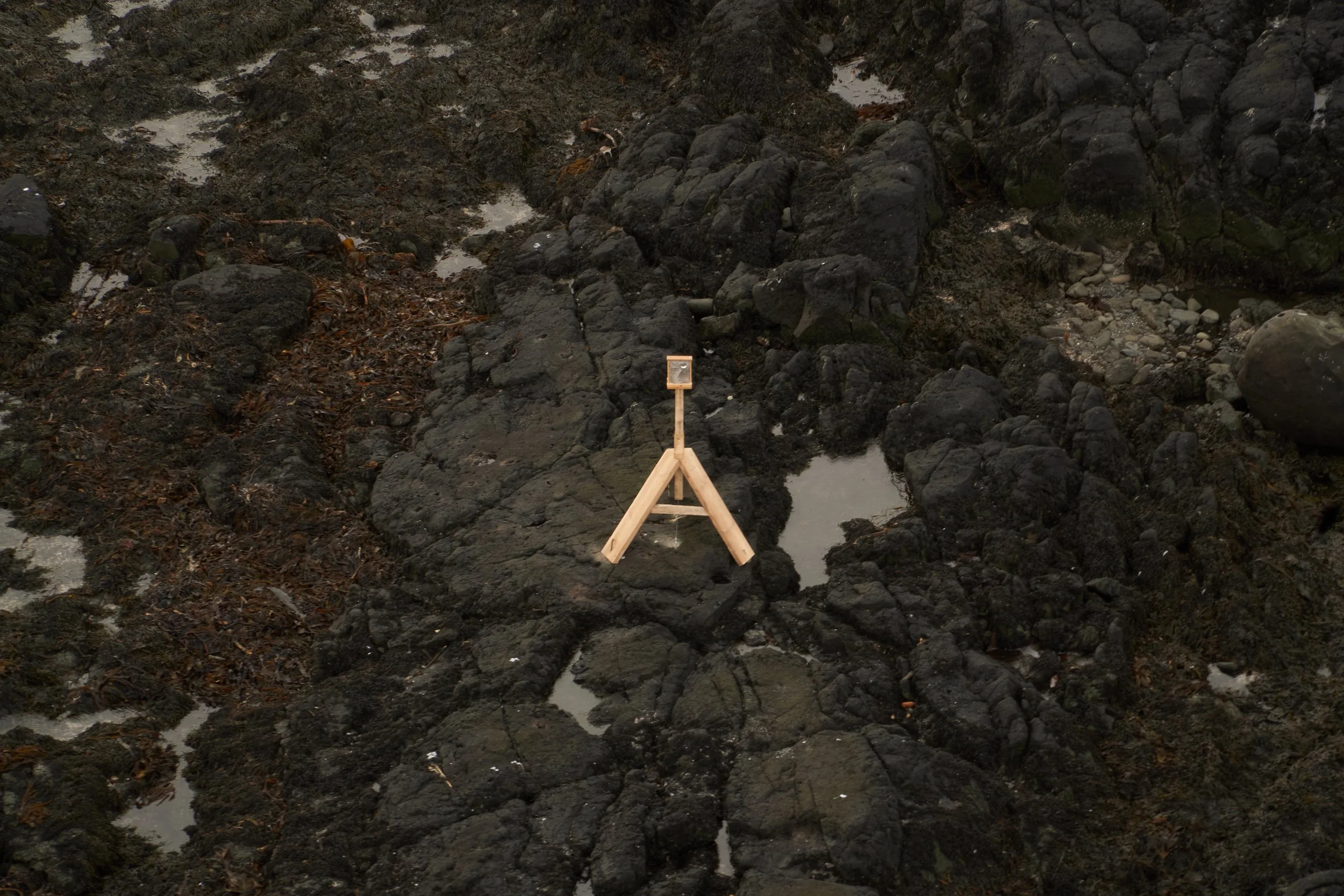 Uncertain Narratives of Fabricated Pasts //Óvissar frásagnir af tilbúinni fortíð