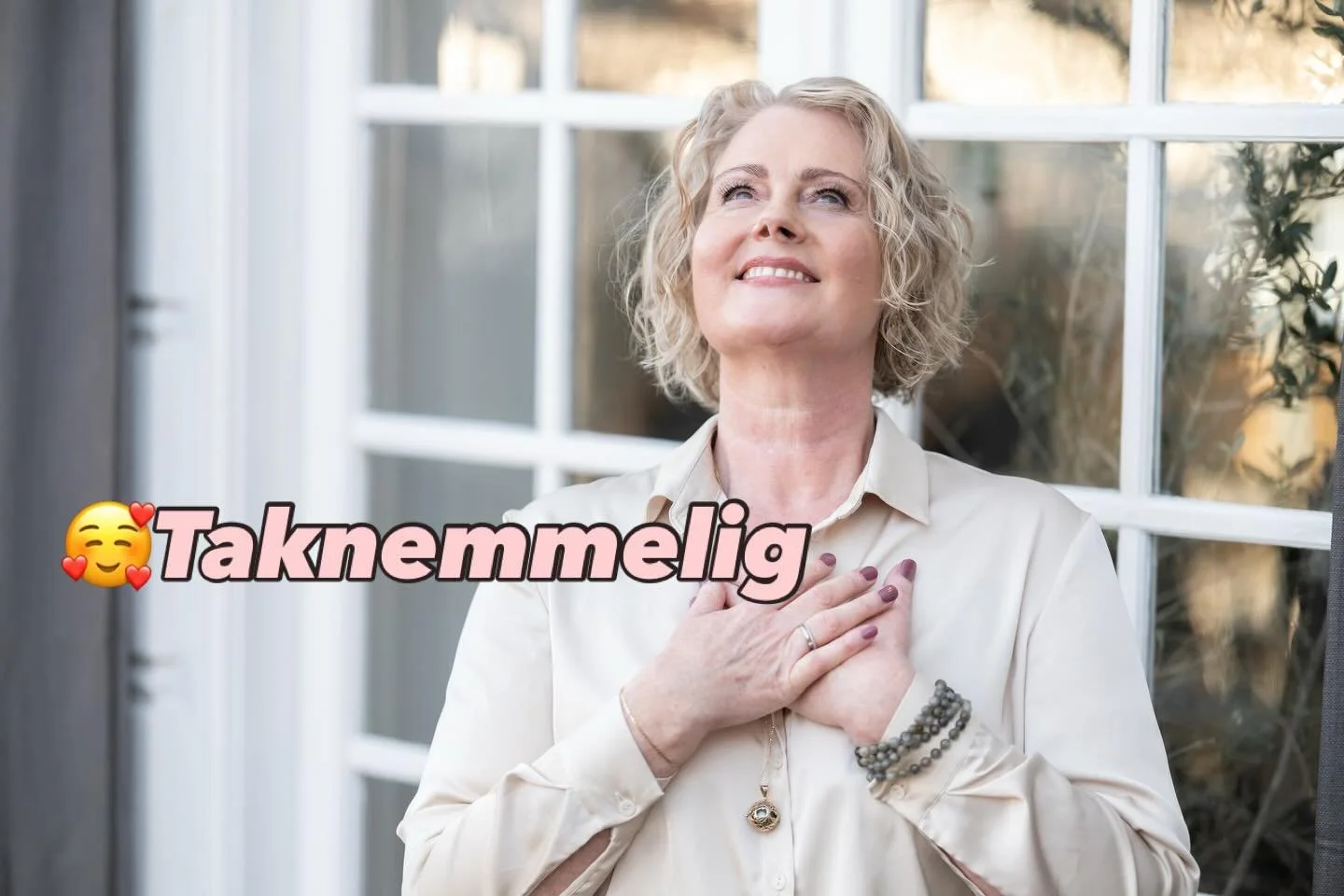 💫Just another magical Monday - Sikke en vidunderlig overraskelse jeg fik i dag af en glad klient. En luksus champagne fint pakket ind og selvf&oslash;lgelig i min rosa farve ☺️🥰 Tak k&aelig;re 🙏🏻🥰 du ved hvem du er 🫶🏻