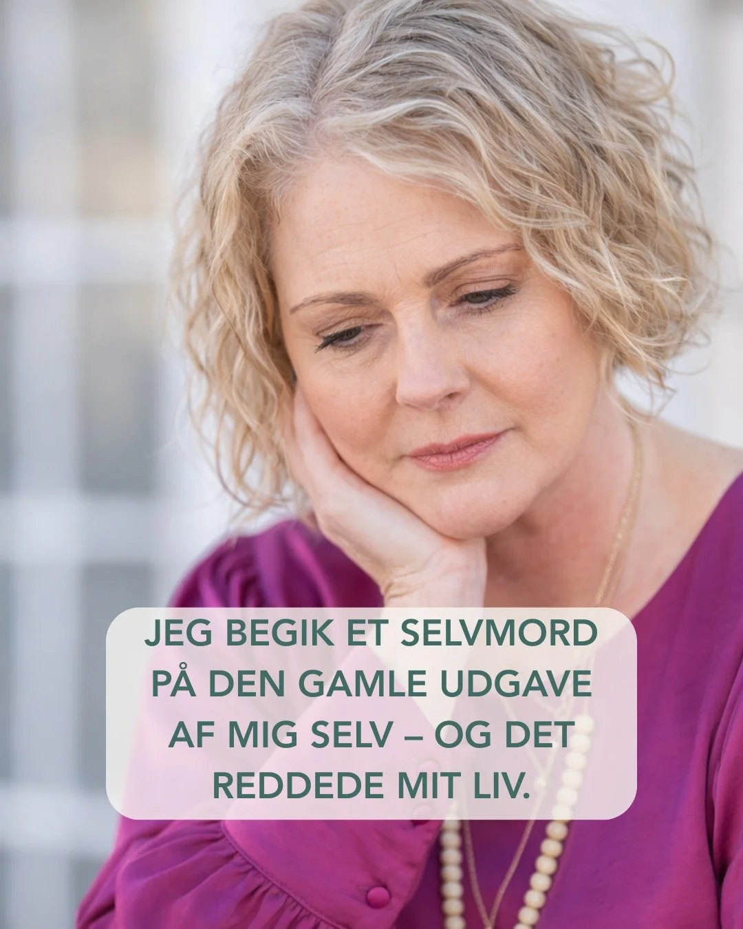 Jeg begik et selvmord p&aring; den gamle udgave af mig selv &ndash; og det reddede mit liv.
(En personlig fort&aelig;lling om identitetsskifte og transformation) 

Der var en tid, hvor jeg var dybt forg&aelig;ldet og fyldt med skam.
Udmattet. Uden h&
