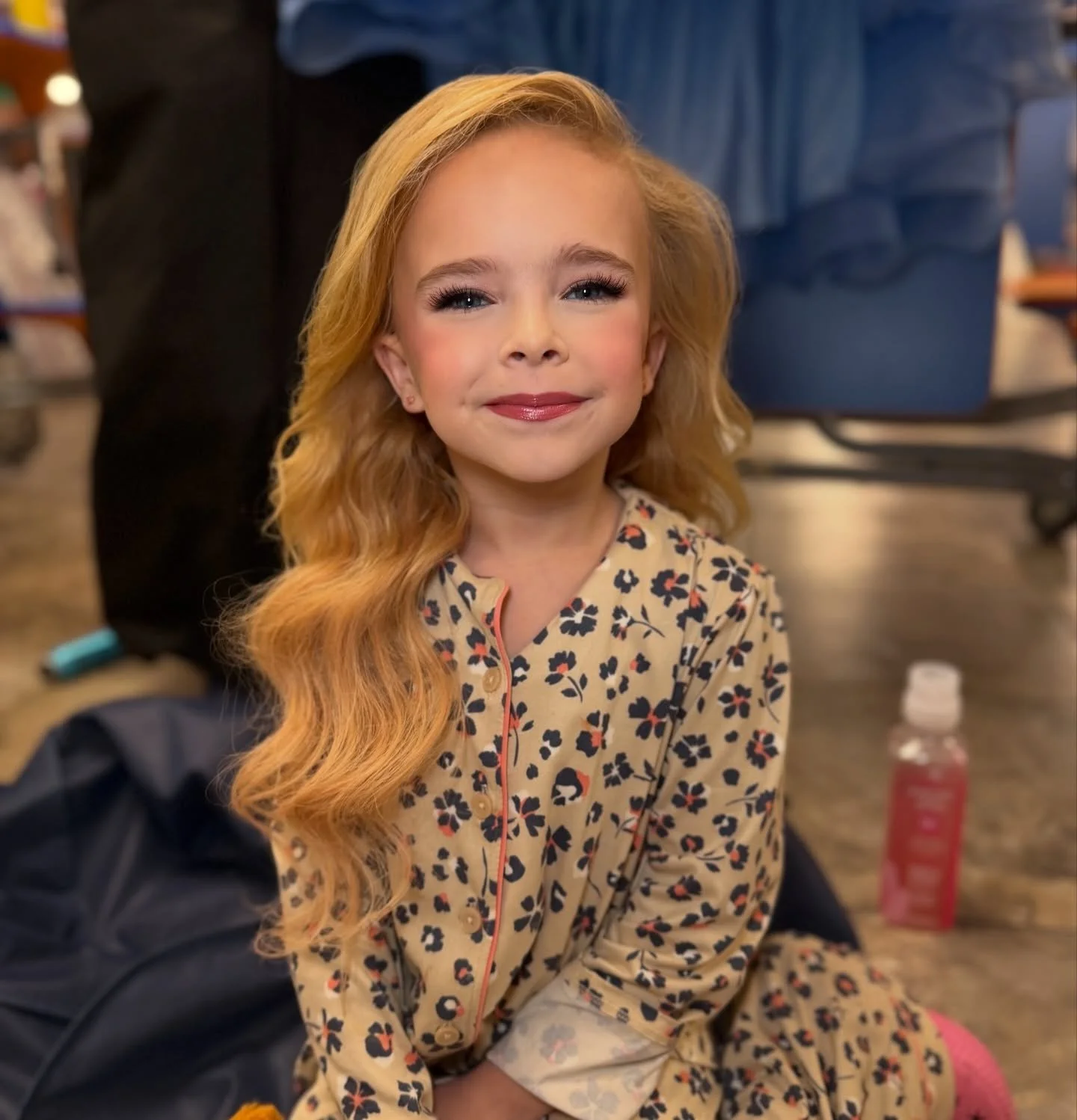 my built in bestie and my own barbie doll 💄
&bull;
&bull;
&bull;
&bull;
&bull;
#makeupartist #bridalmakeup #bridalmakeupartist #bridehair #alabamawedding #travelwedding #weddingmakeup #weddinghairstyle #wedding #bridalhair #bridemakeup #summerweddin