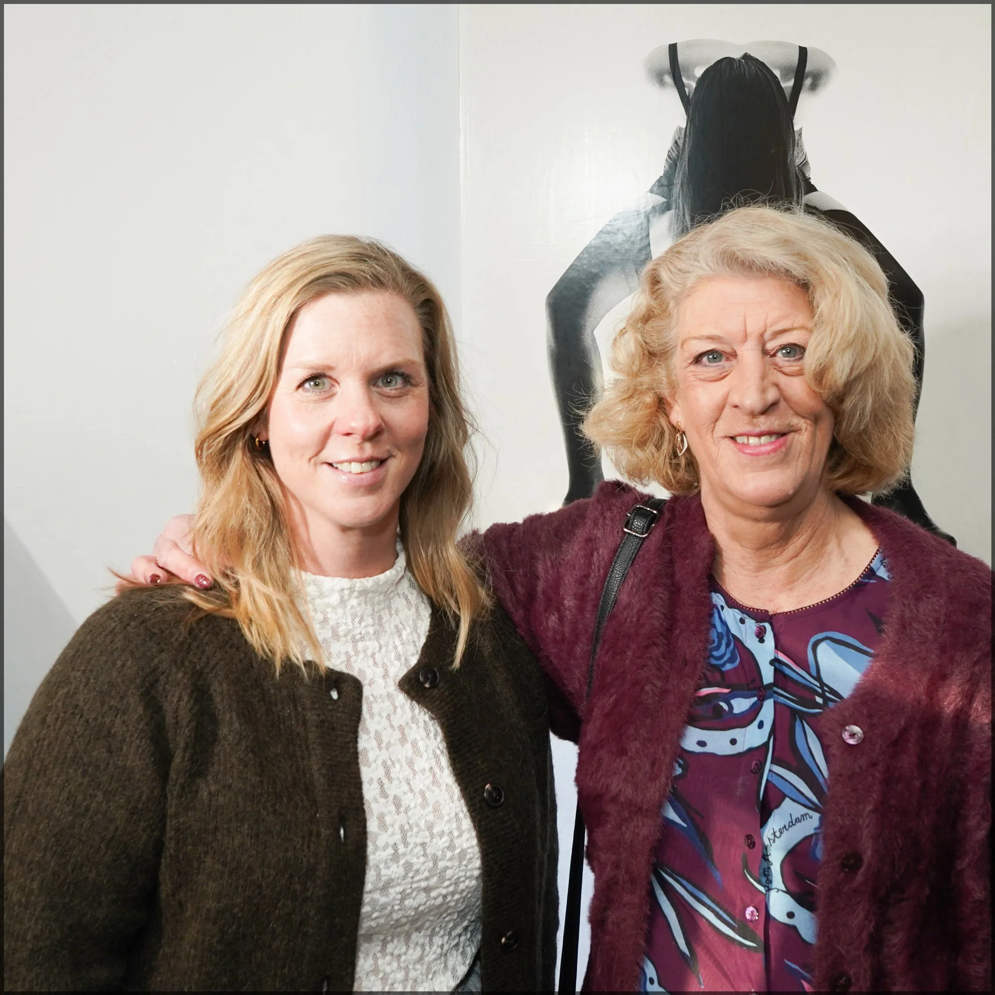 Laura en Linda Hofman