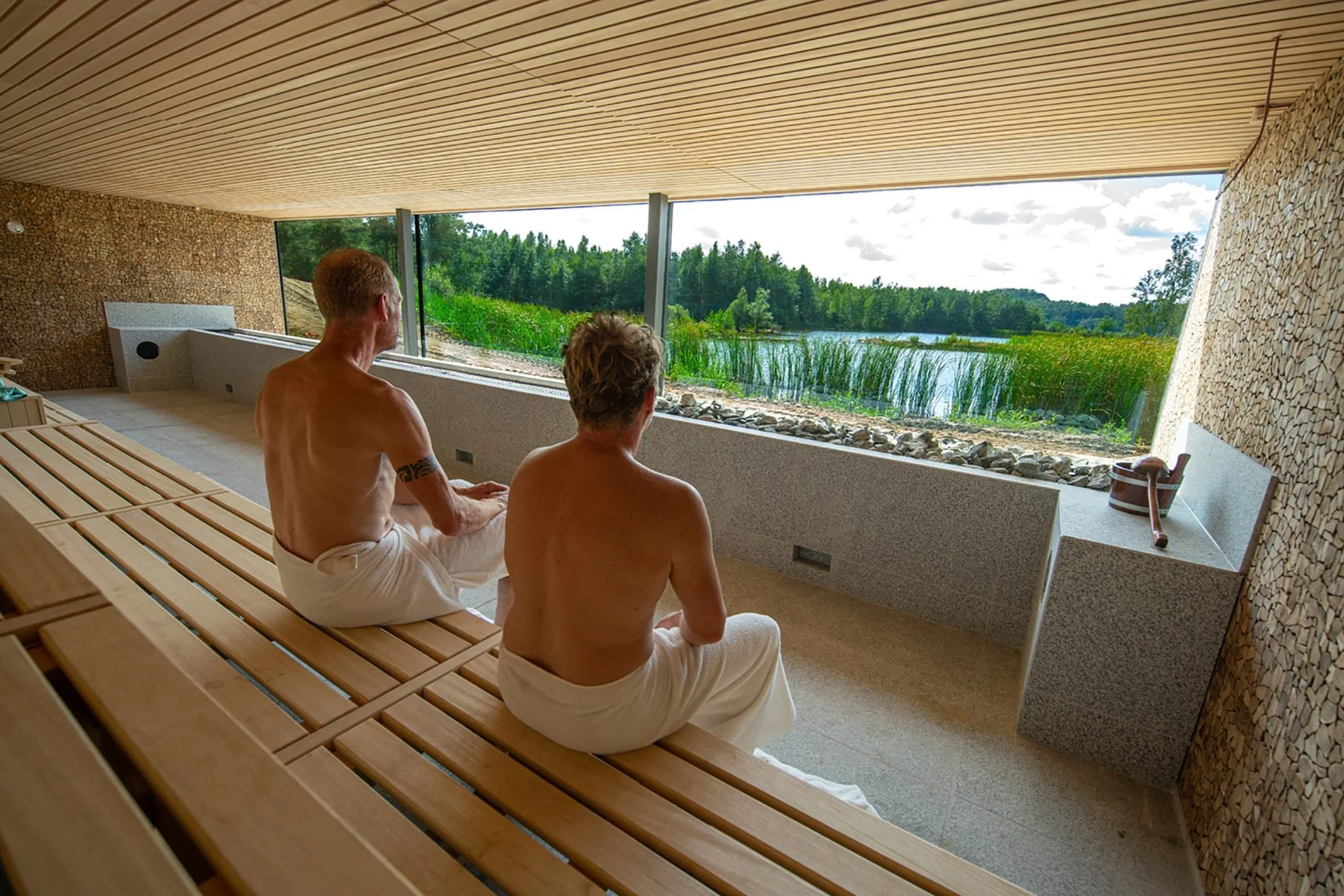 sunset-sauna-elaisa-energetic-wellness-panorama-maasmechelen-hippetrip.nl.jpeg