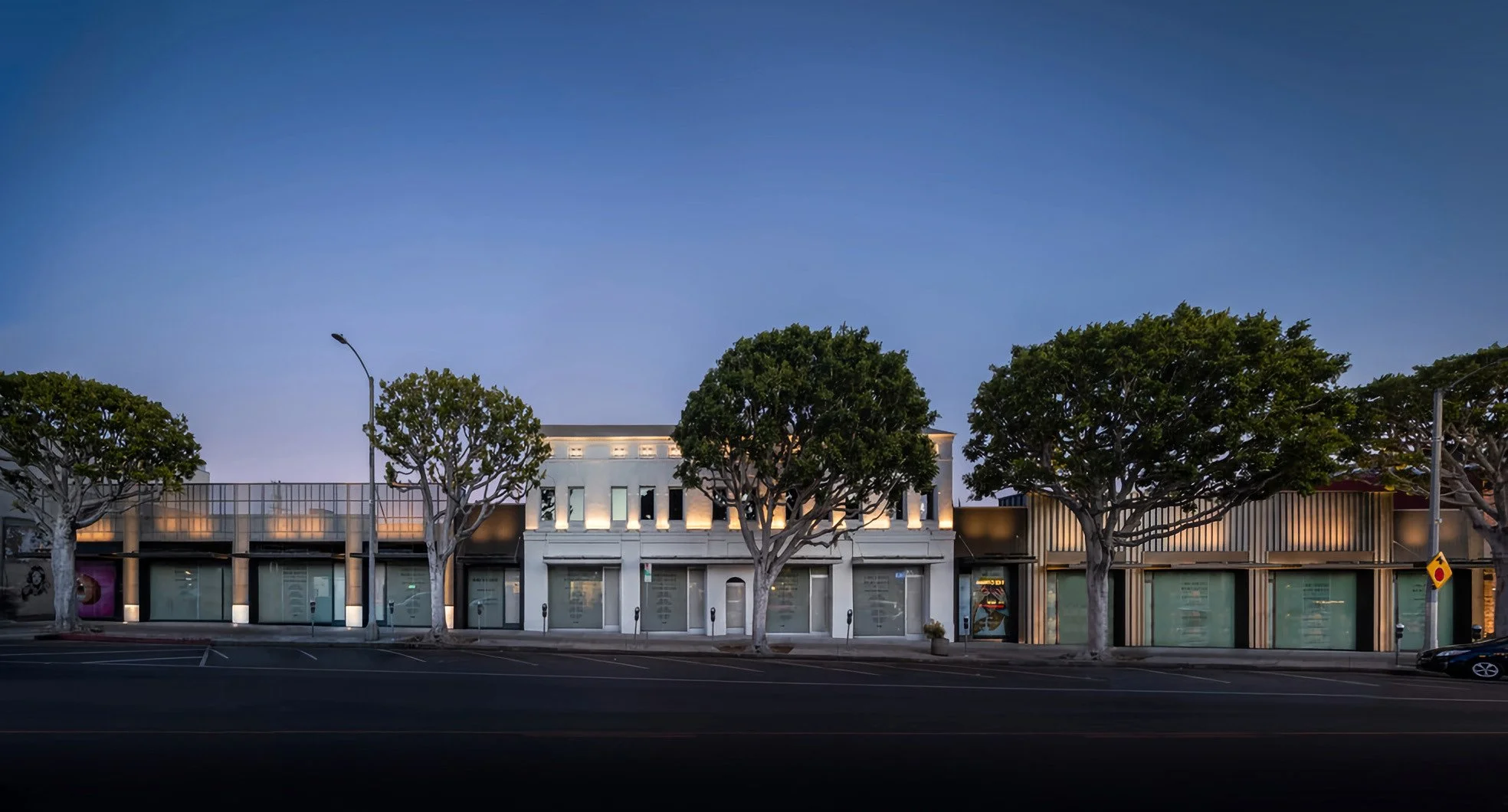 124-148-N-Larchmont-Blvd.jpg