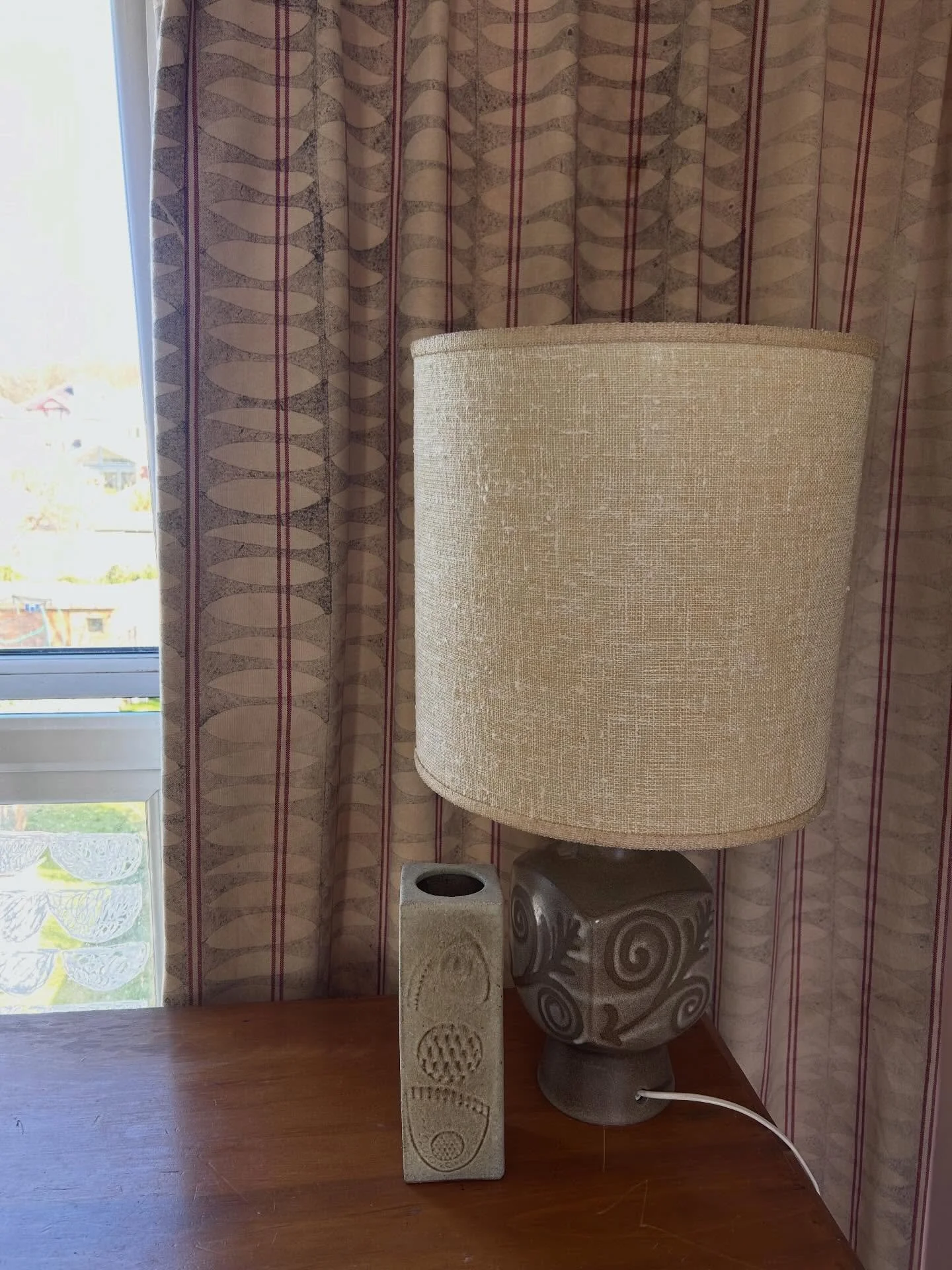 Some wonderful curtains made up by the ever talented @louise.pitt.
This is French ticking, block printed with iron and dyed with oak.
Absolutely beautiful 🌳🌳🌳

#naturalinterior 
#sustainable 
#blockprinting 
#modernhome 
#frenchticking