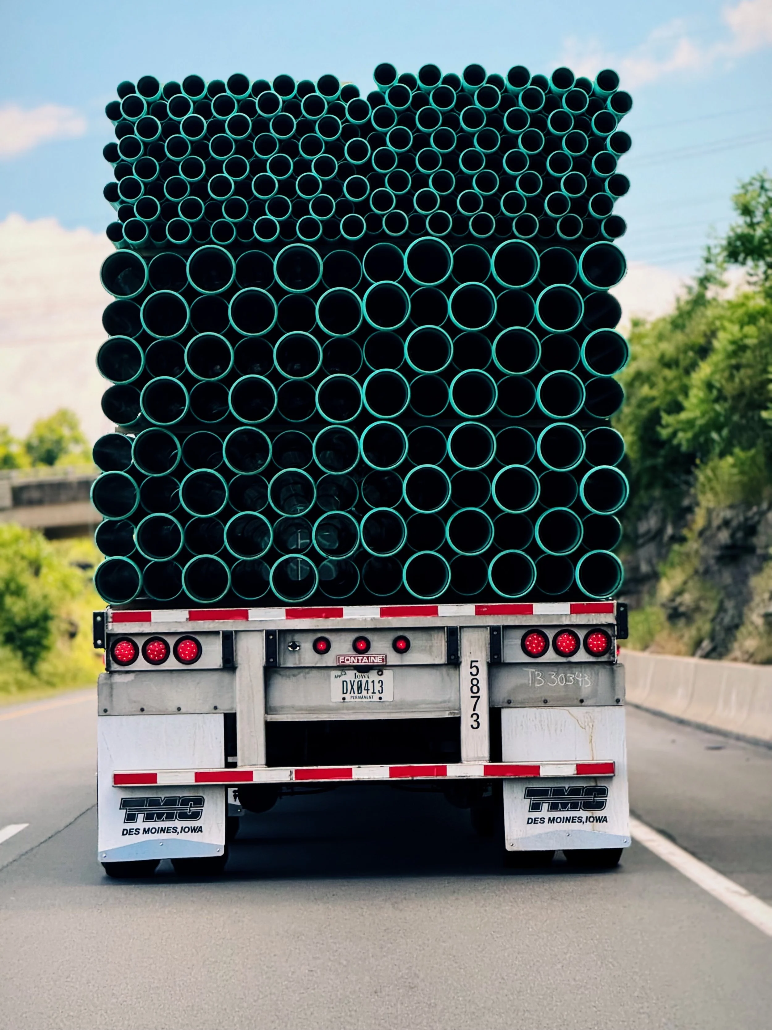 [vehicle][iphone]pipe truck.jpeg