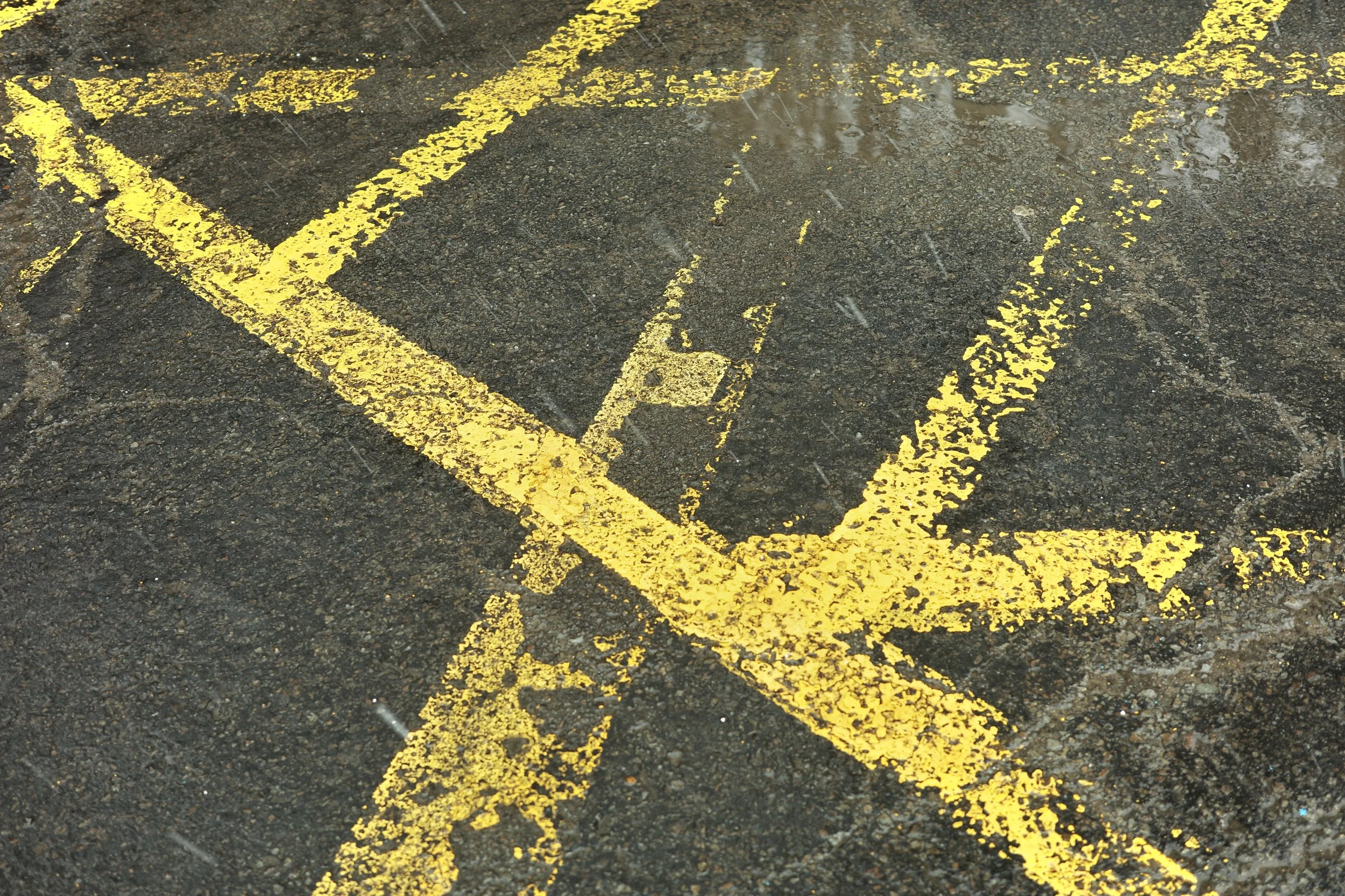 [ricoh][line]yellow parking lines.jpeg